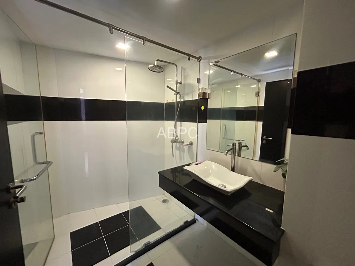 Just listed top floor Corner Unit 1 Bedroom Condo in Avenue Residence for sale and rent ABPC8016 photo 9