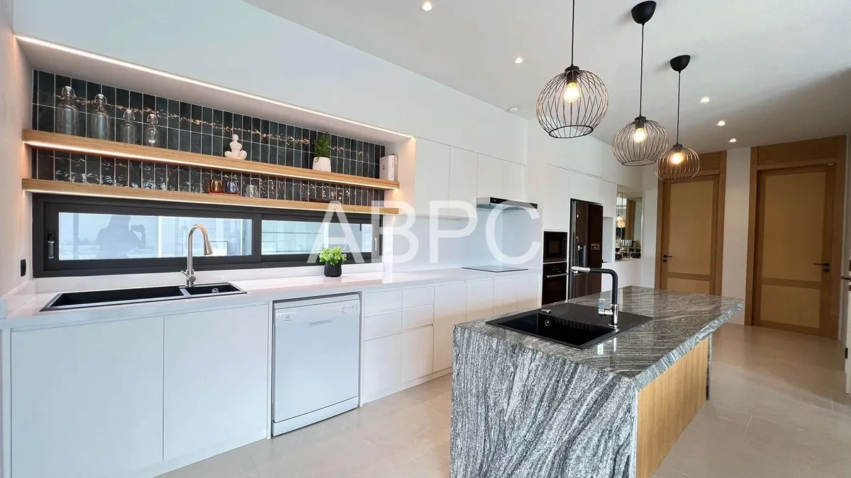 4 Bedrooms 6 Bathrooms in East Pattaya photo 11