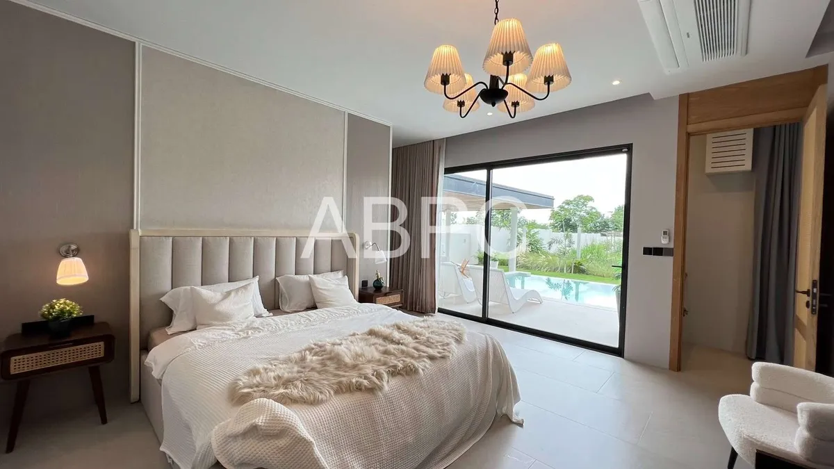 4 Bedrooms 6 Bathrooms in East Pattaya photo 12