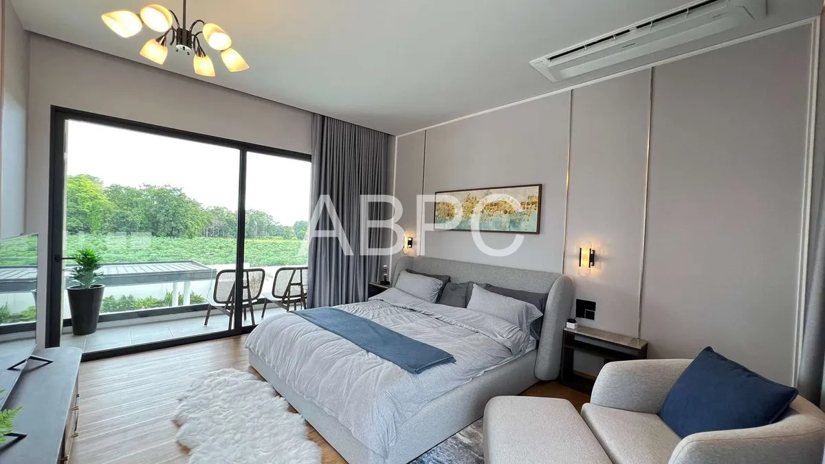 4 Bedrooms 6 Bathrooms in East Pattaya photo 13