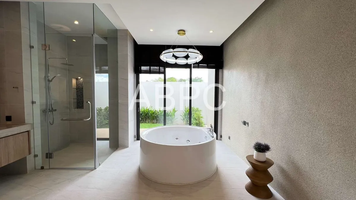4 Bedrooms 6 Bathrooms in East Pattaya photo 14