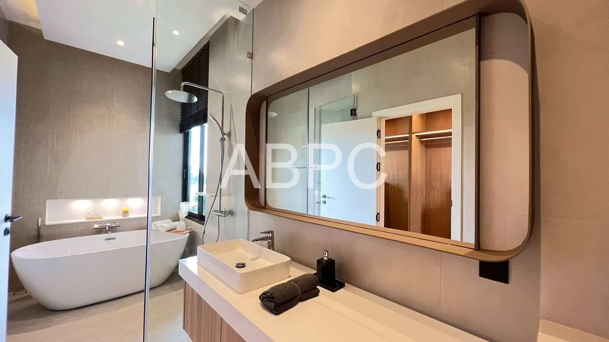 4 Bedrooms 6 Bathrooms in East Pattaya photo 6