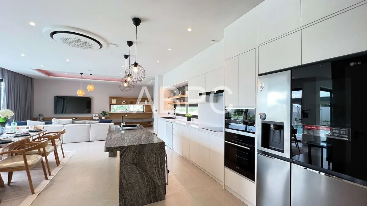 4 Bedrooms 6 Bathrooms in East Pattaya photo 10