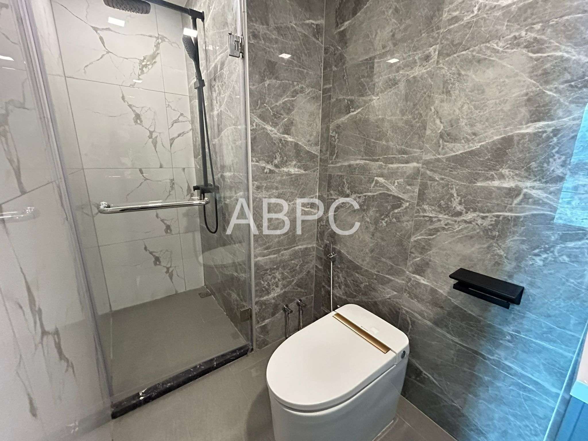 Just In 2 Bedroom Condo for rent photo 3