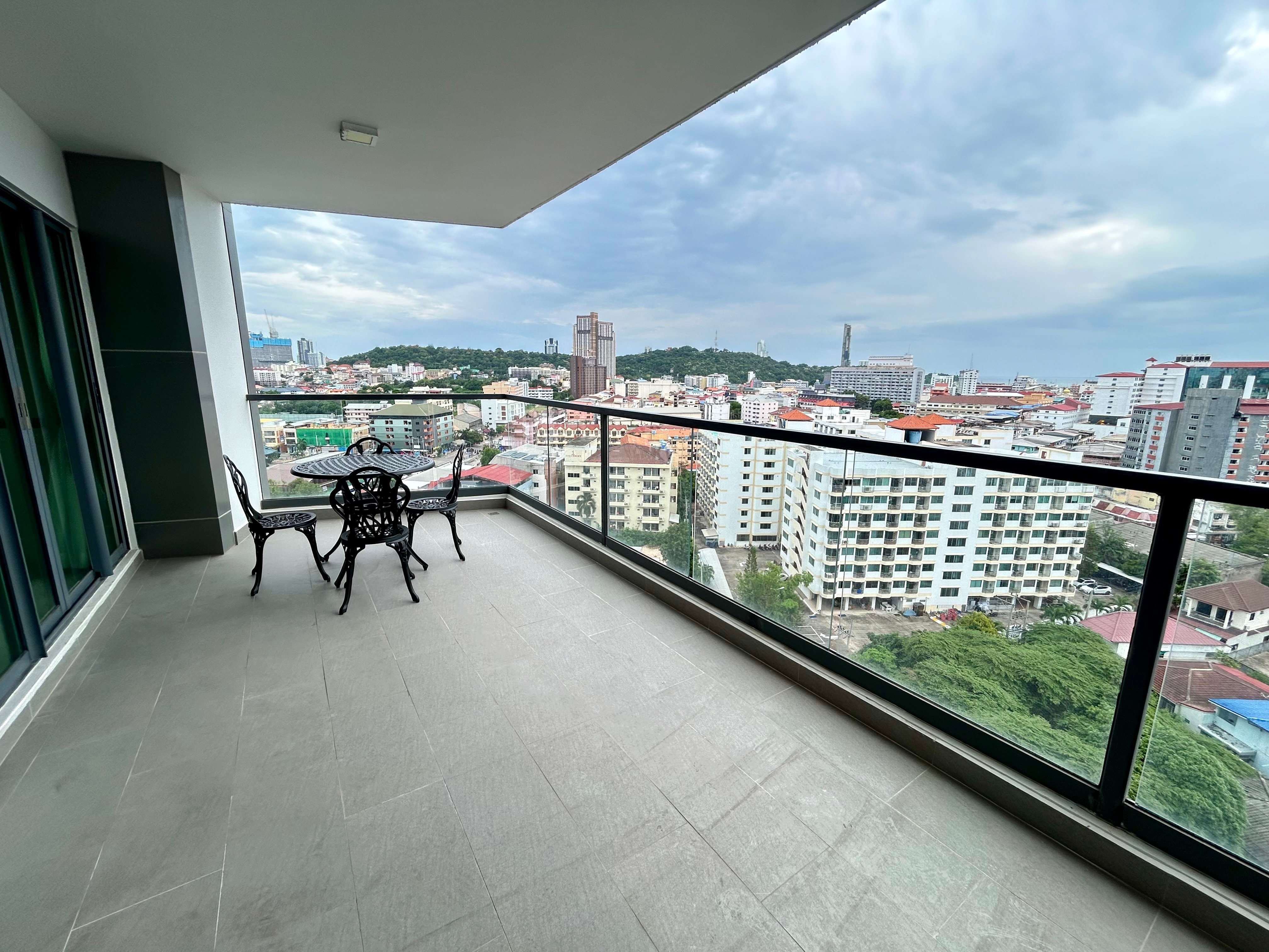 Large 2 bedroom For Rent photo 9