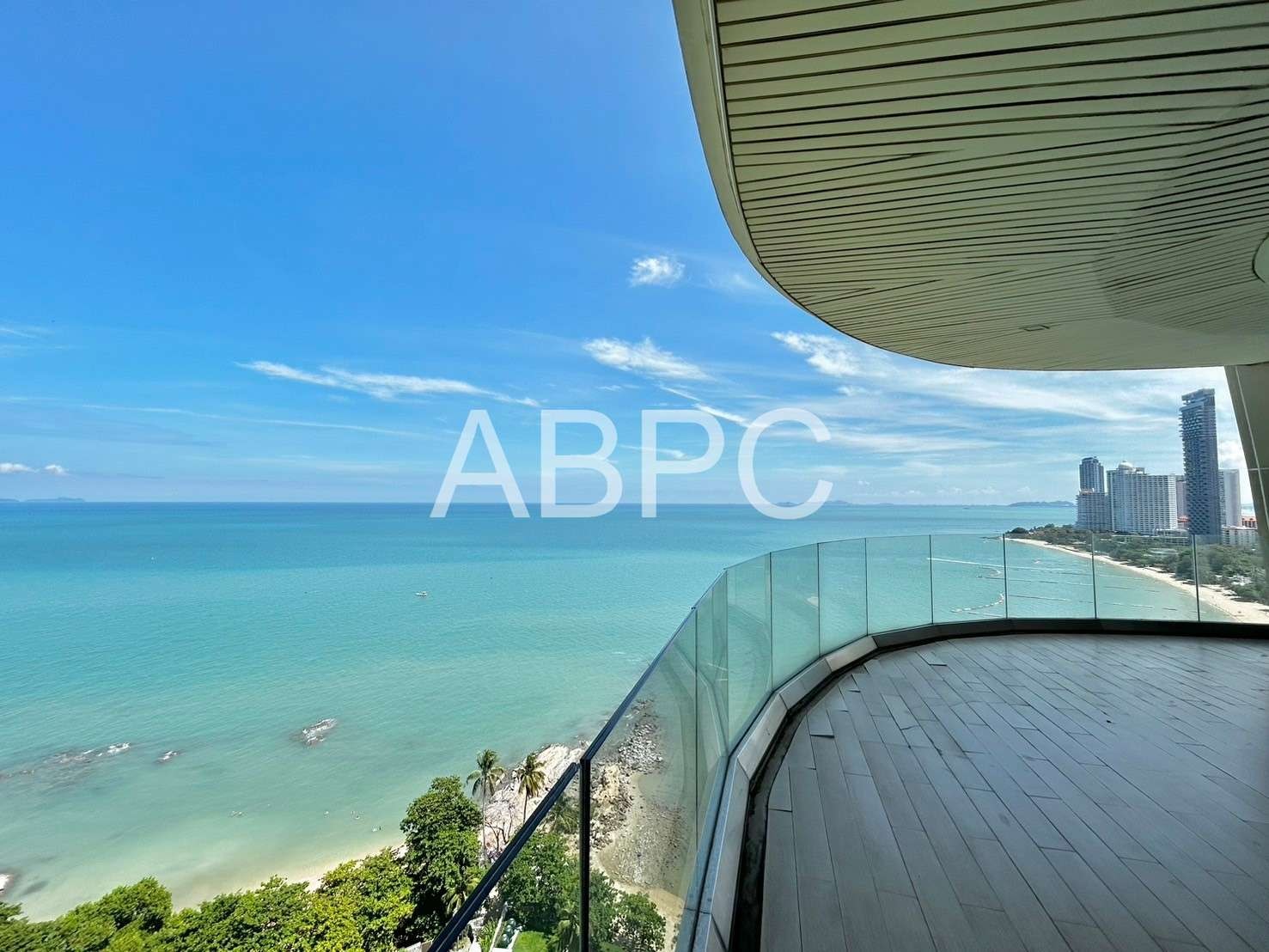 Beachfront Penthouse In Wongamat For Sale photo 9