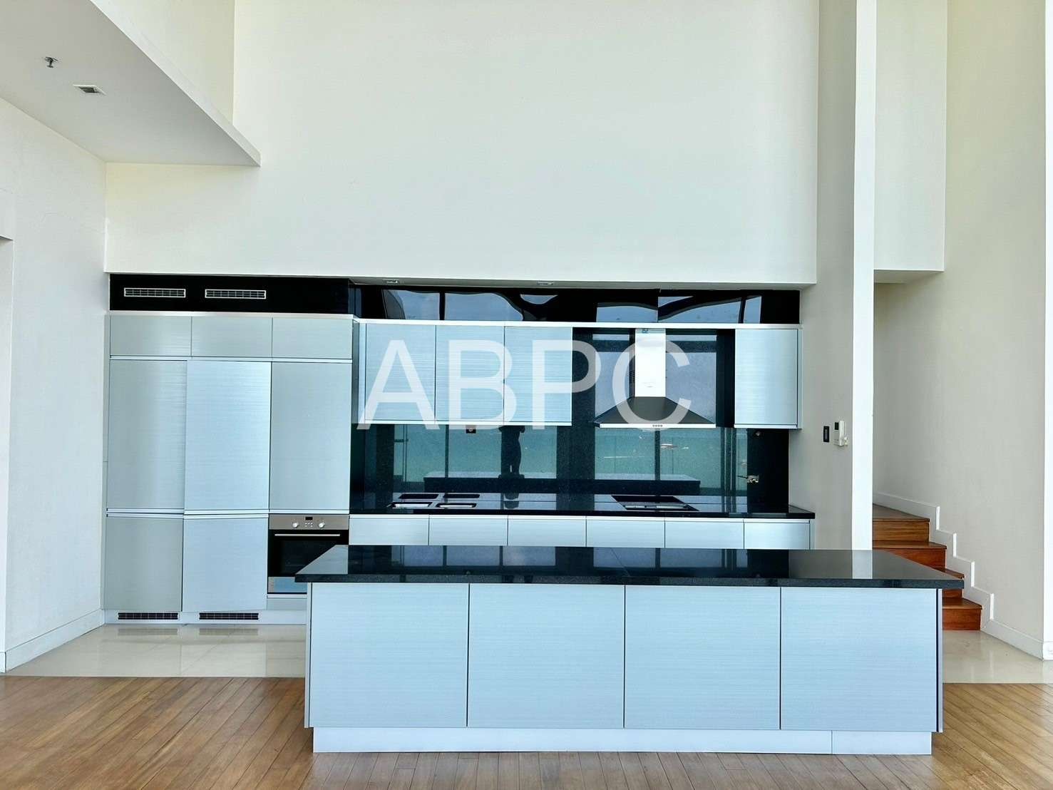 Beachfront Penthouse In Wongamat For Sale photo 4