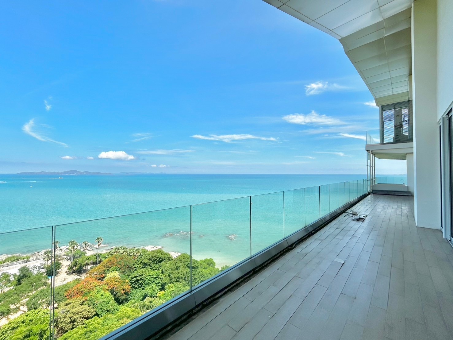 Beachfront Penthouse In Wongamat For Sale photo 15