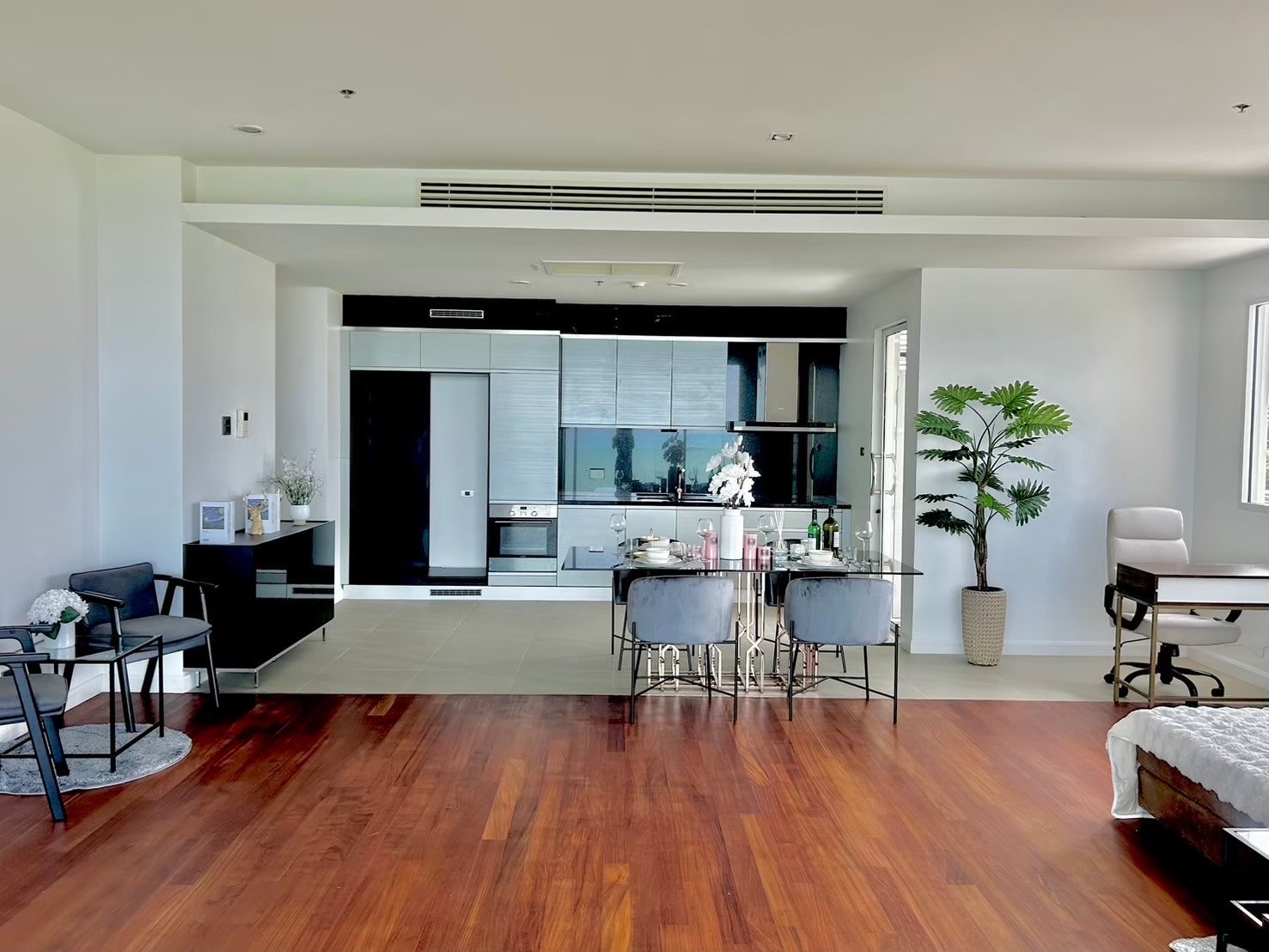 Beachfront Condo for Sale In Wongamat Beach photo 8