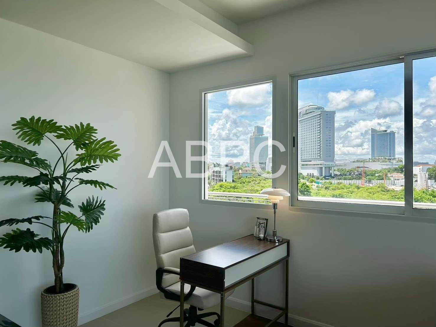 Beachfront Condo for Sale In Wongamat Beach photo 7