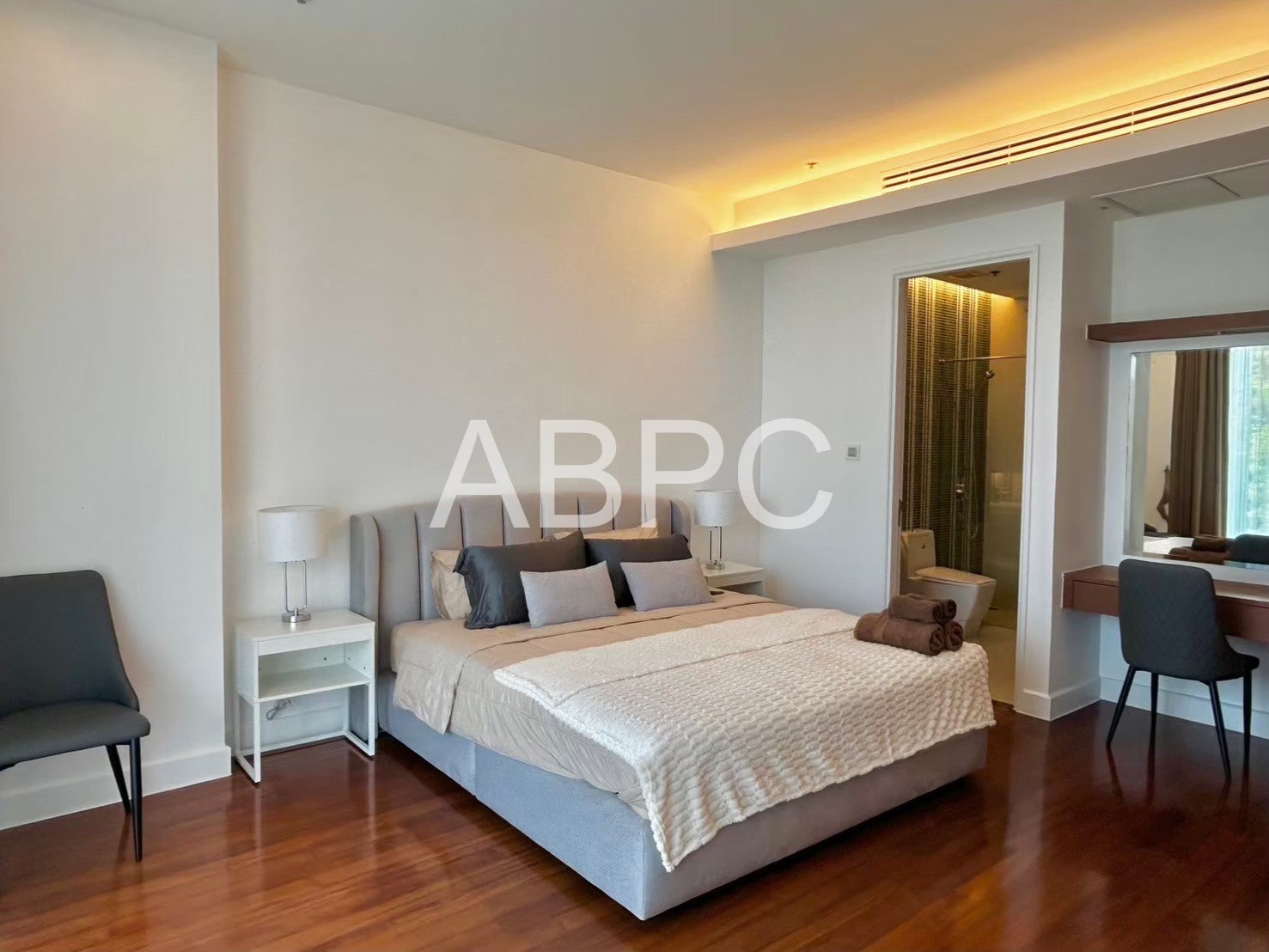 2 Bedroom Condo In Wongamat For Sale photo 2