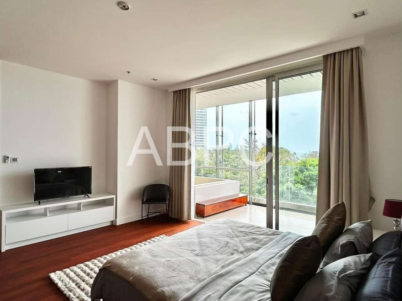 2 Bedroom Condo In Wongamat For Sale photo 6