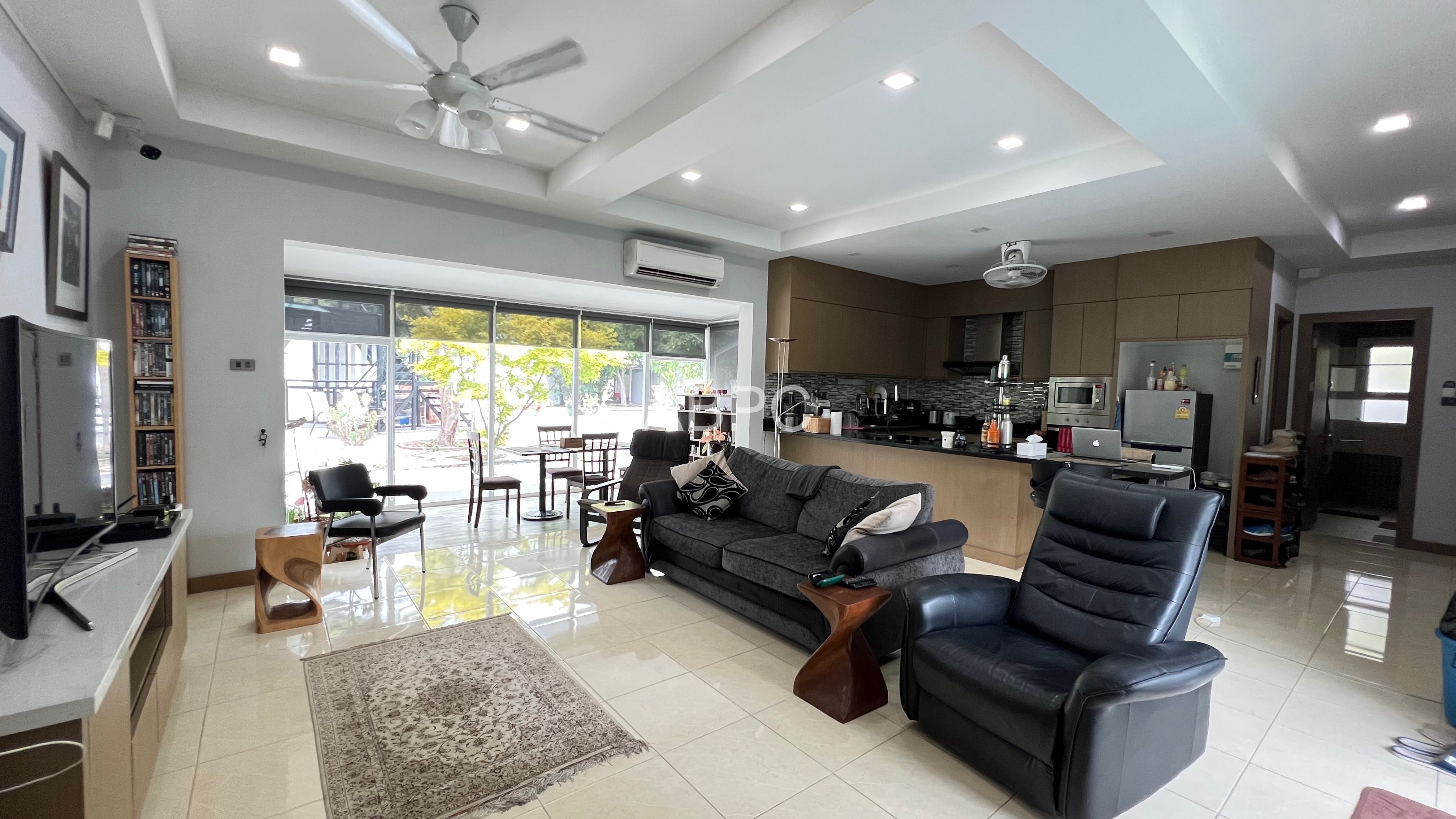 3 bedrooms 4 bathrooms Pool Villa in East Pattaya photo 3