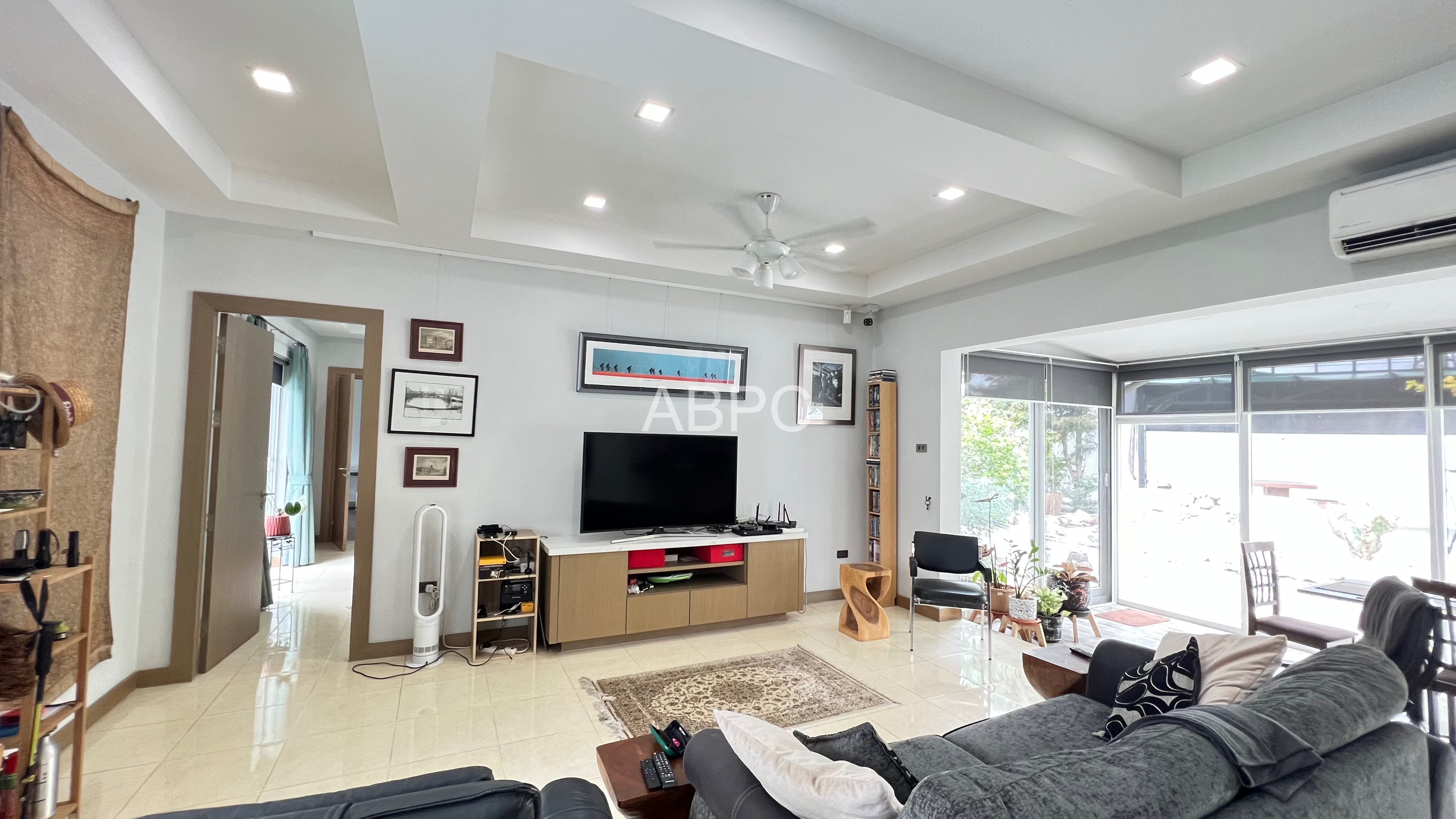 3 bedrooms 4 bathrooms Pool Villa in East Pattaya photo 11