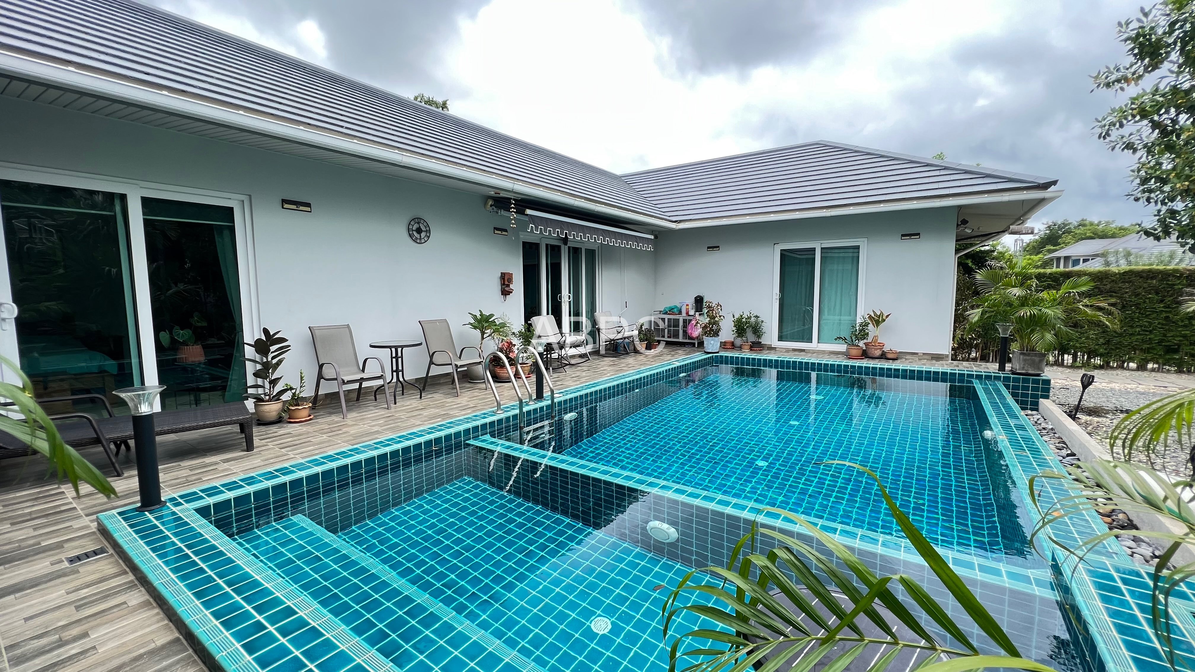 3 bedrooms 4 bathrooms Pool Villa in East Pattaya photo 2