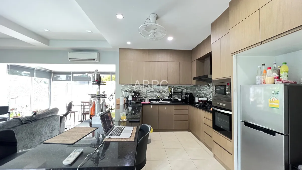 3 bedrooms 4 bathrooms Pool Villa in East Pattaya photo 14
