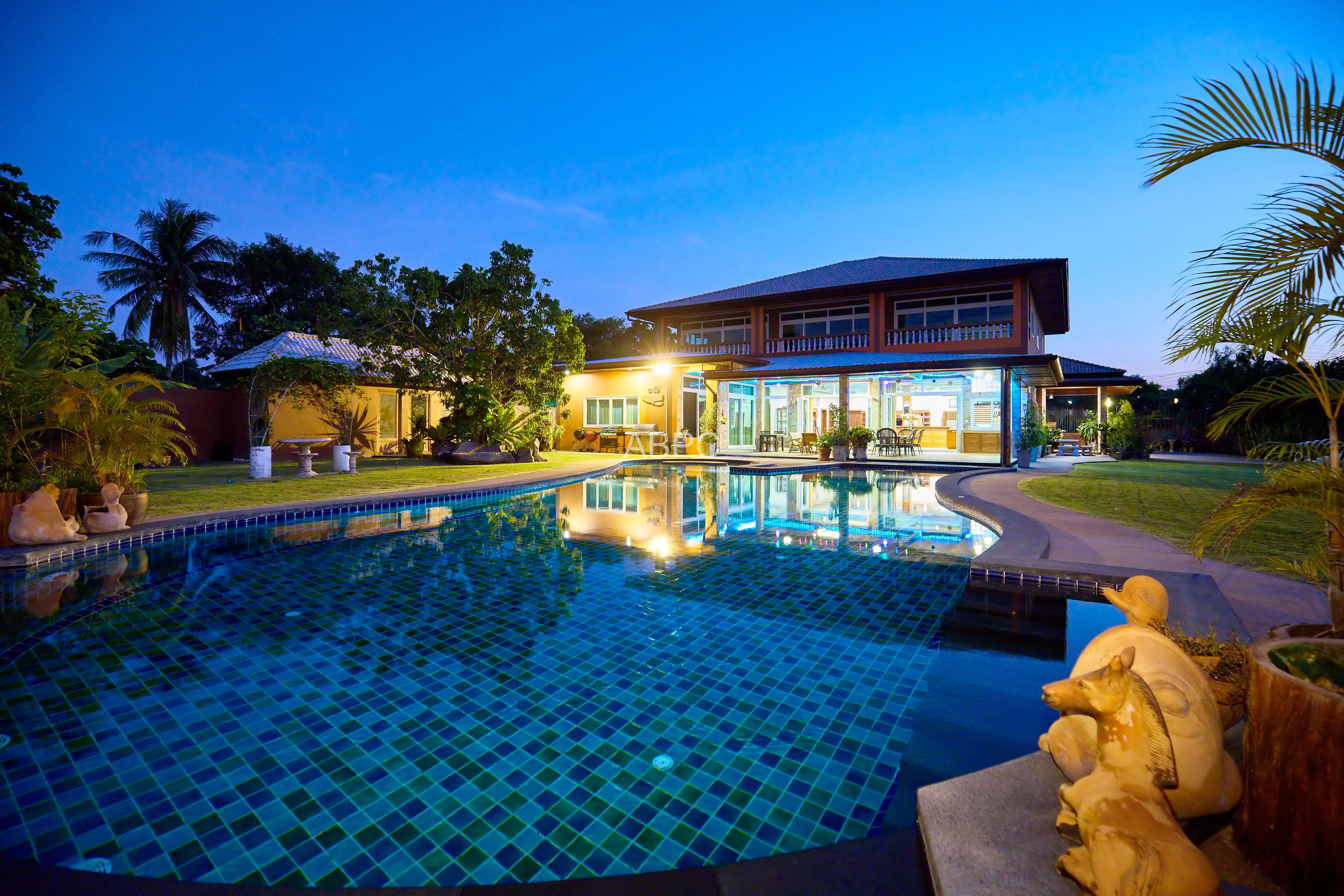 6 Bedrooms 7 Bathrooms in East pattaya photo 13