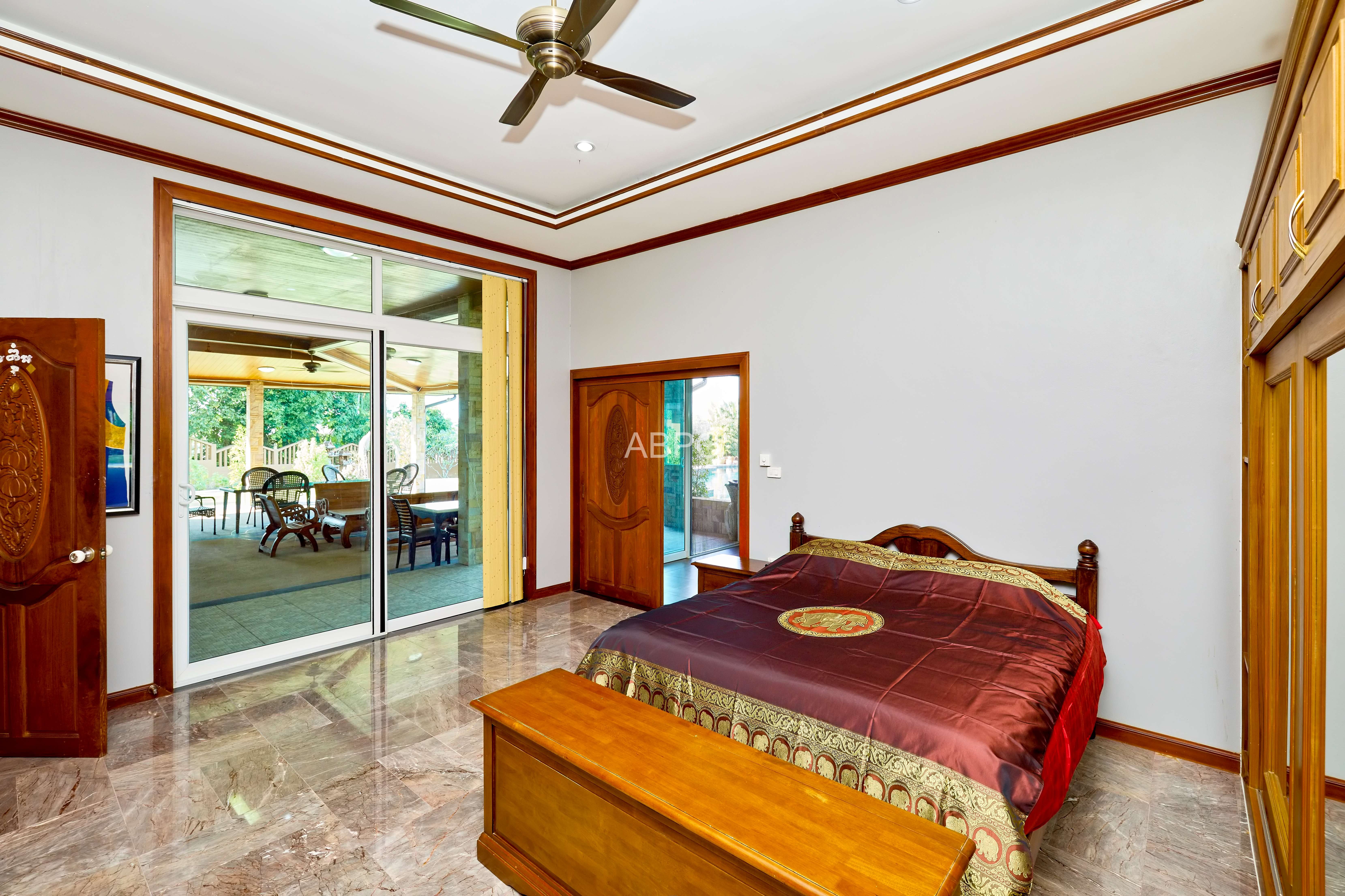 6 Bedrooms 7 Bathrooms in East pattaya photo 11