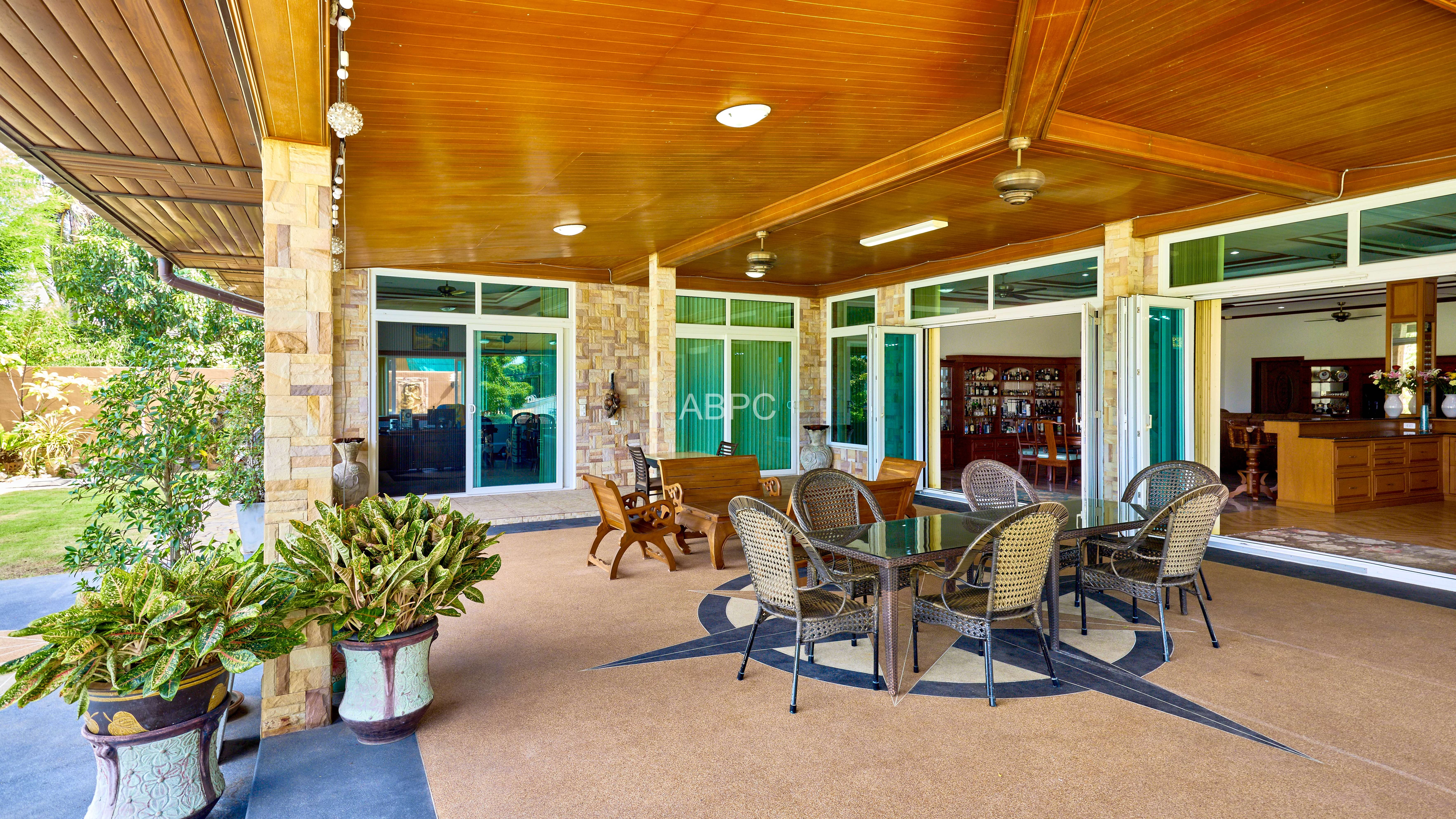 6 Bedrooms 7 Bathrooms in East pattaya photo 5