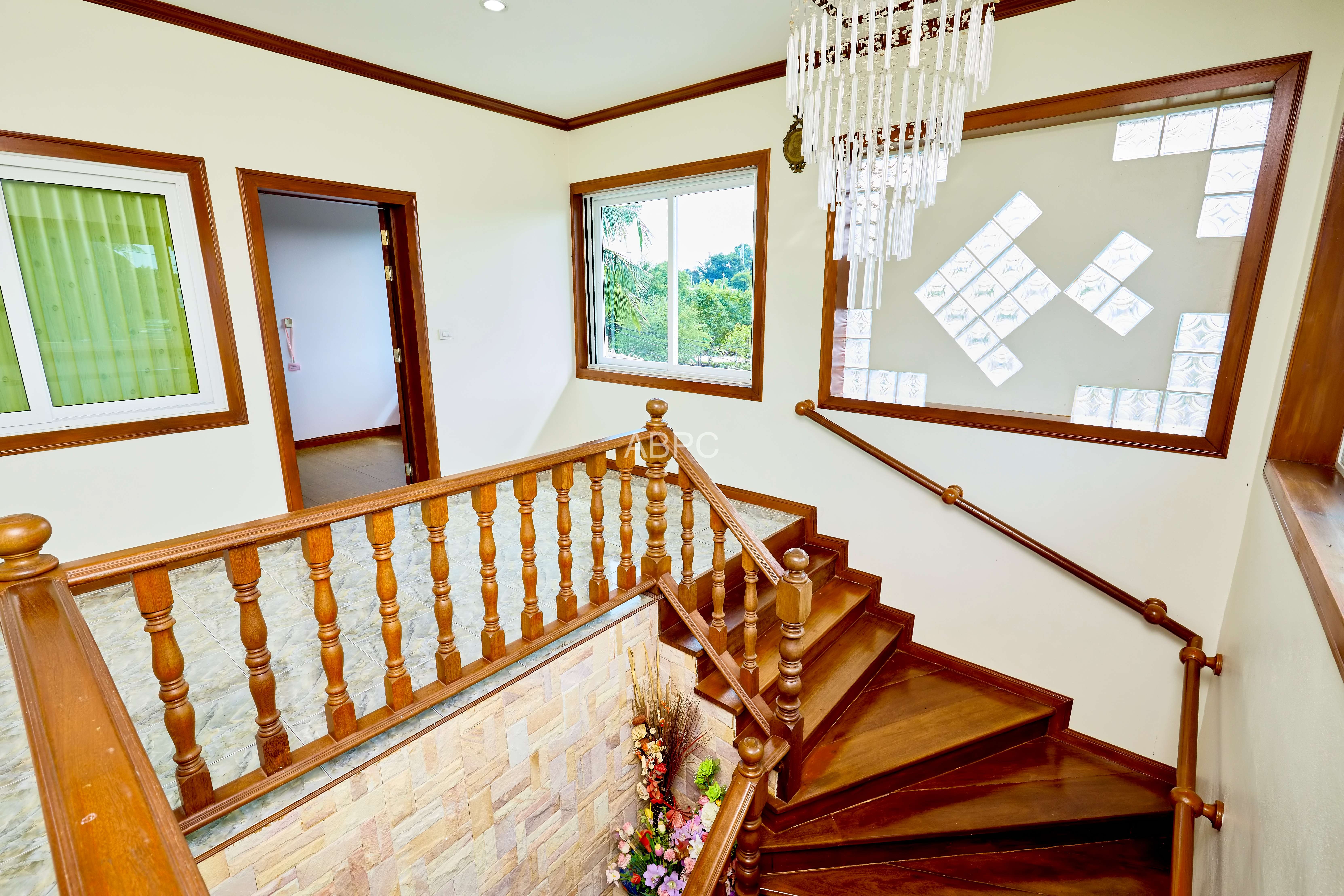 6 Bedrooms 7 Bathrooms in East pattaya photo 10