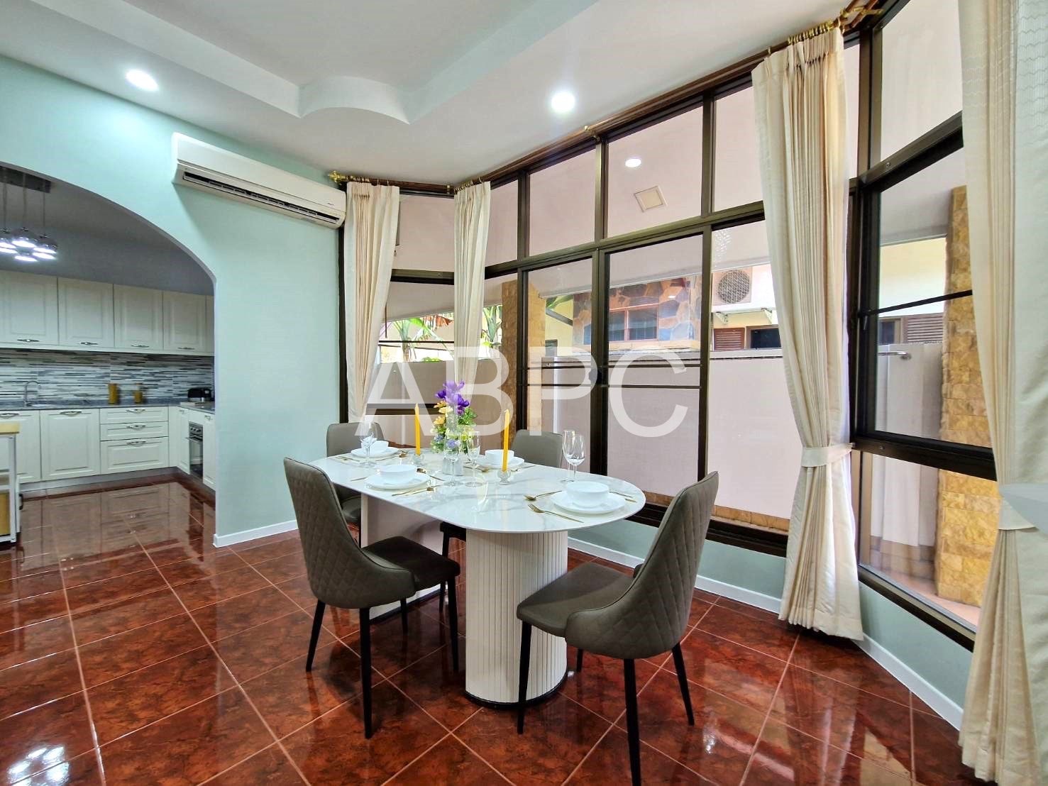 Renovated 3 Bed 3 Bath House in East Pattaya photo 4