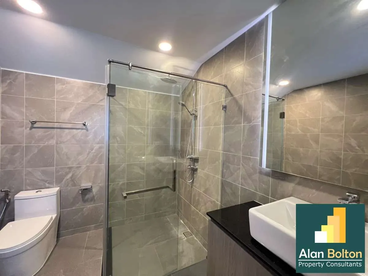 JUST LISTED 4 bedrooms 5 bathrooms in East Pattaya photo 15