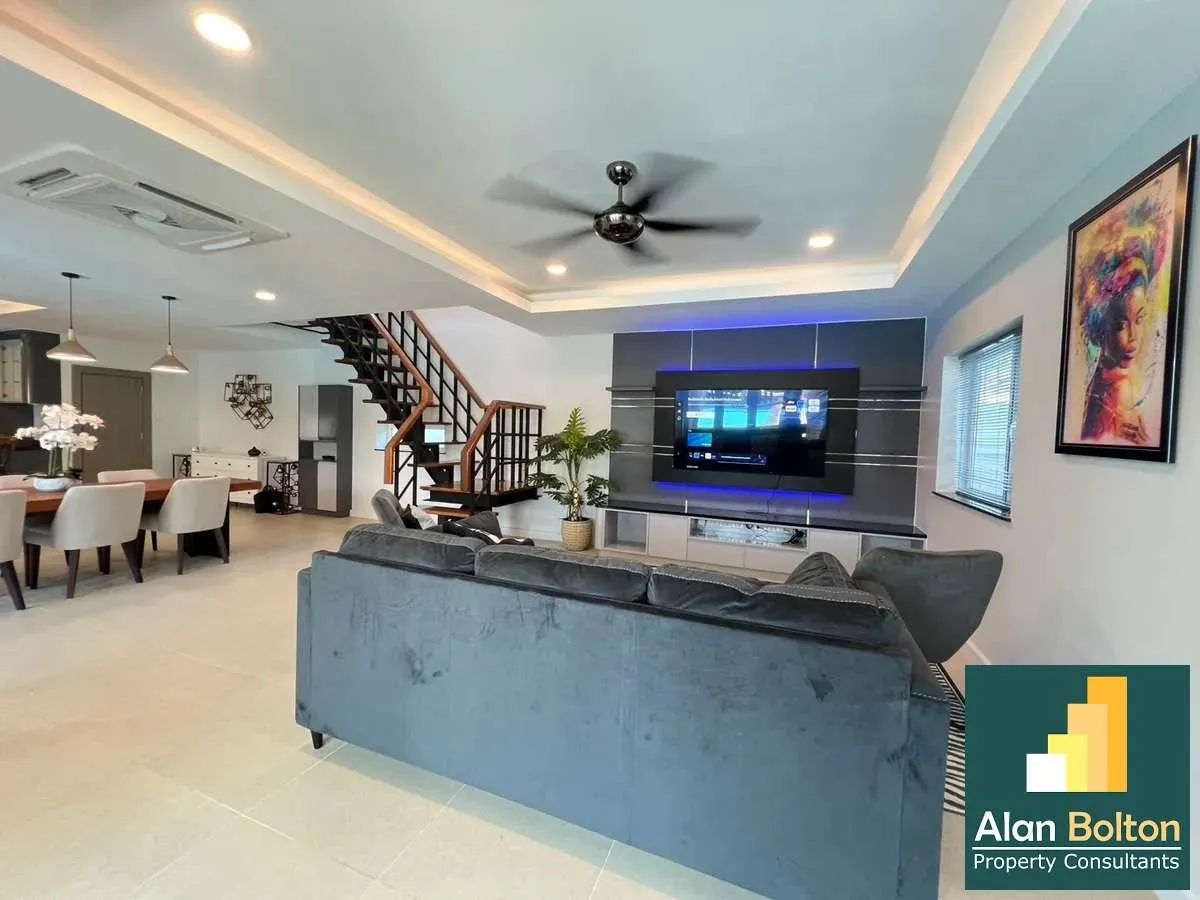 JUST LISTED 4 bedrooms 5 bathrooms in East Pattaya photo 3