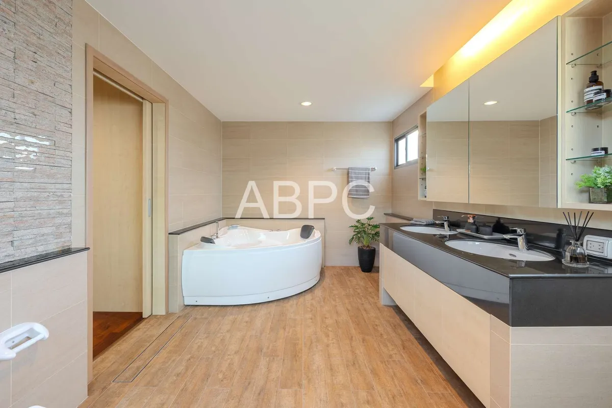 3 Bedrooms 4 Bathroom in Huay yai for rent photo 11