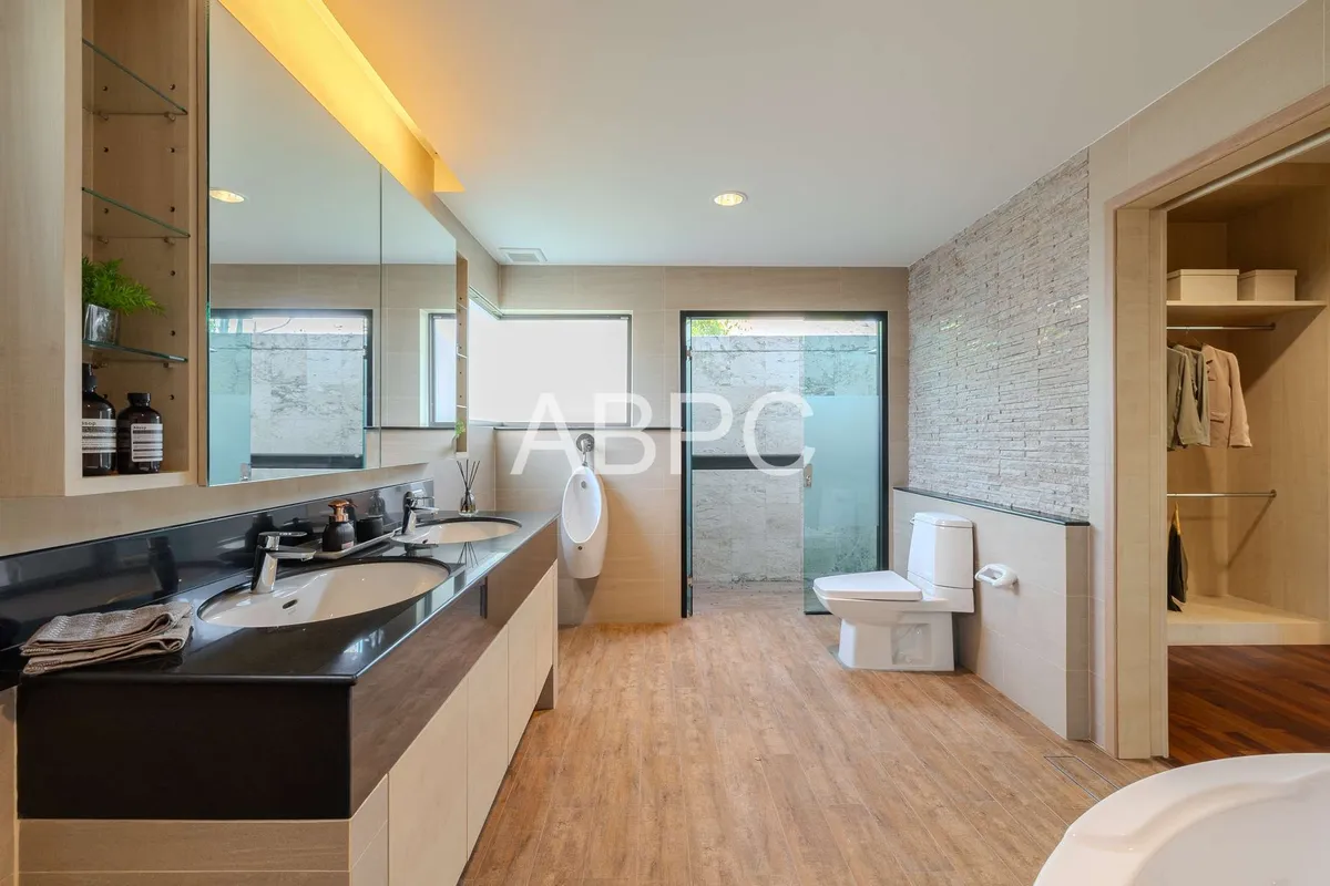 3 Bedrooms 4 Bathroom in Huay yai for rent photo 3