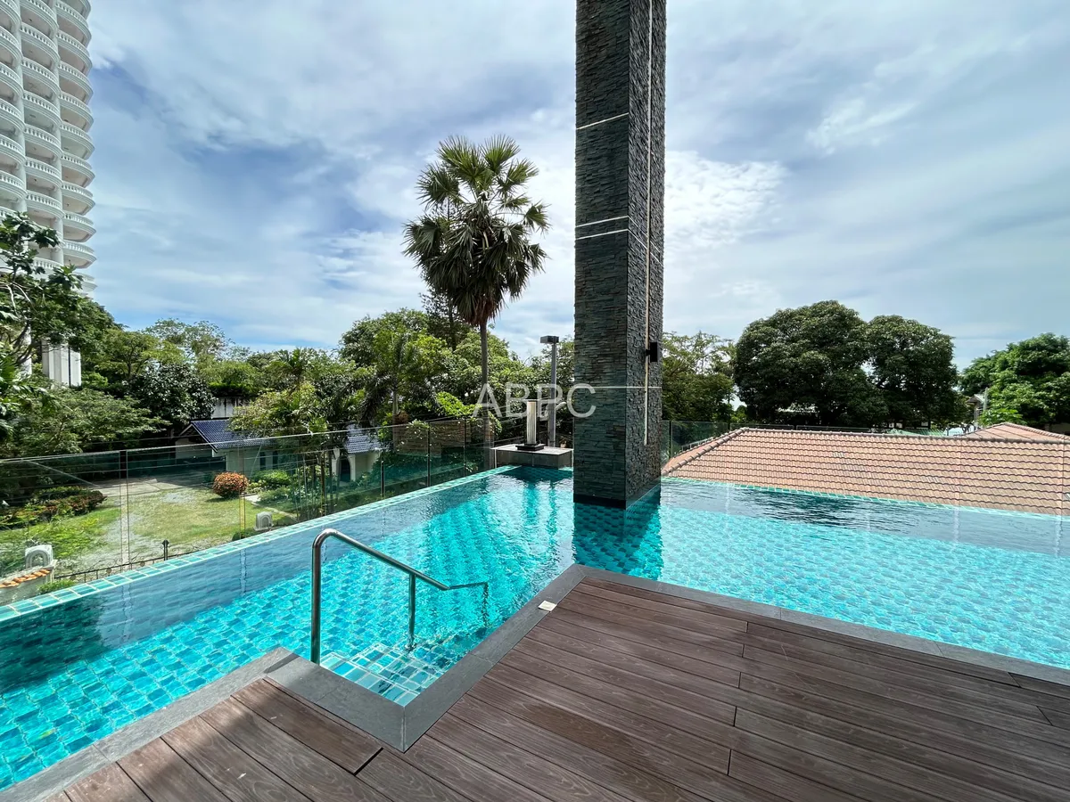 Ocean View Condo For Sale In Wongamat Tower photo 8