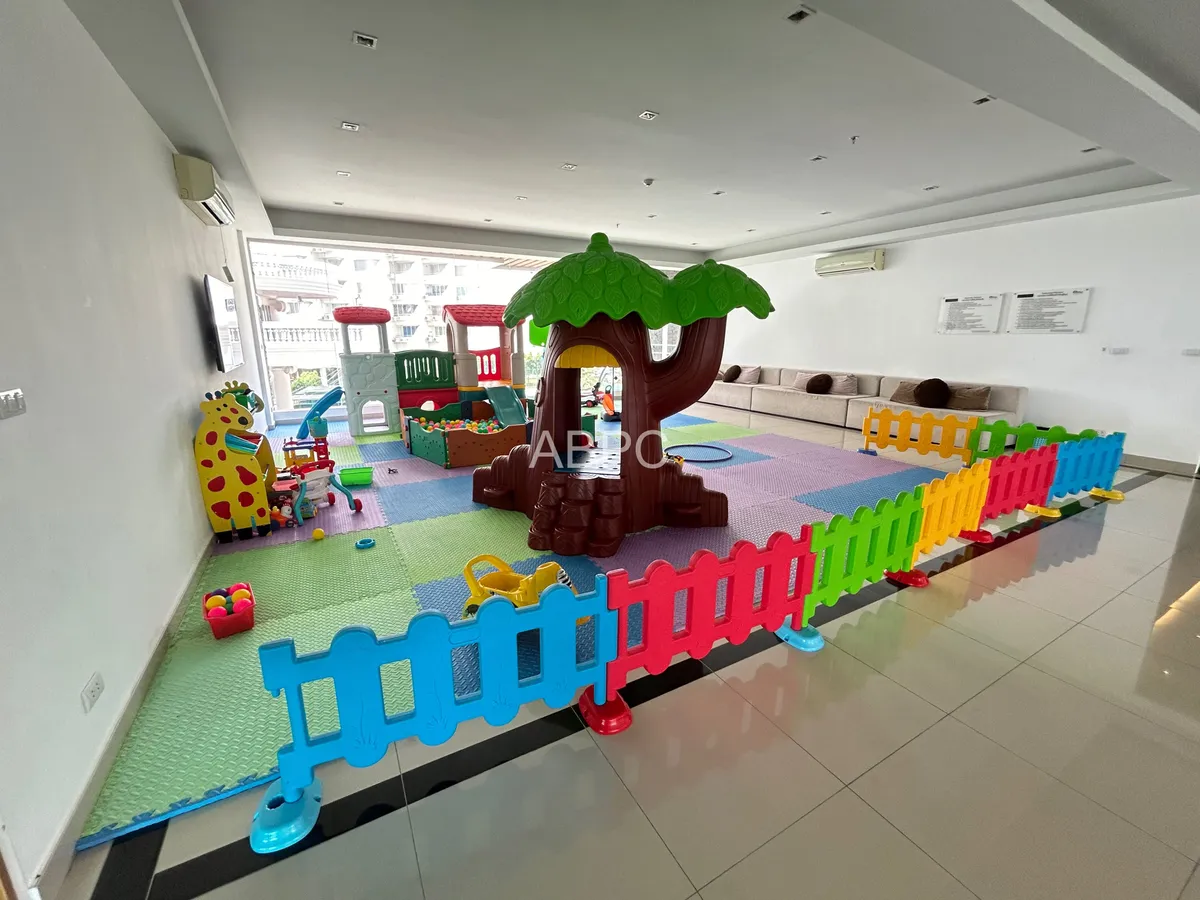 Ocean View Condo For Sale In Wongamat Tower photo 10