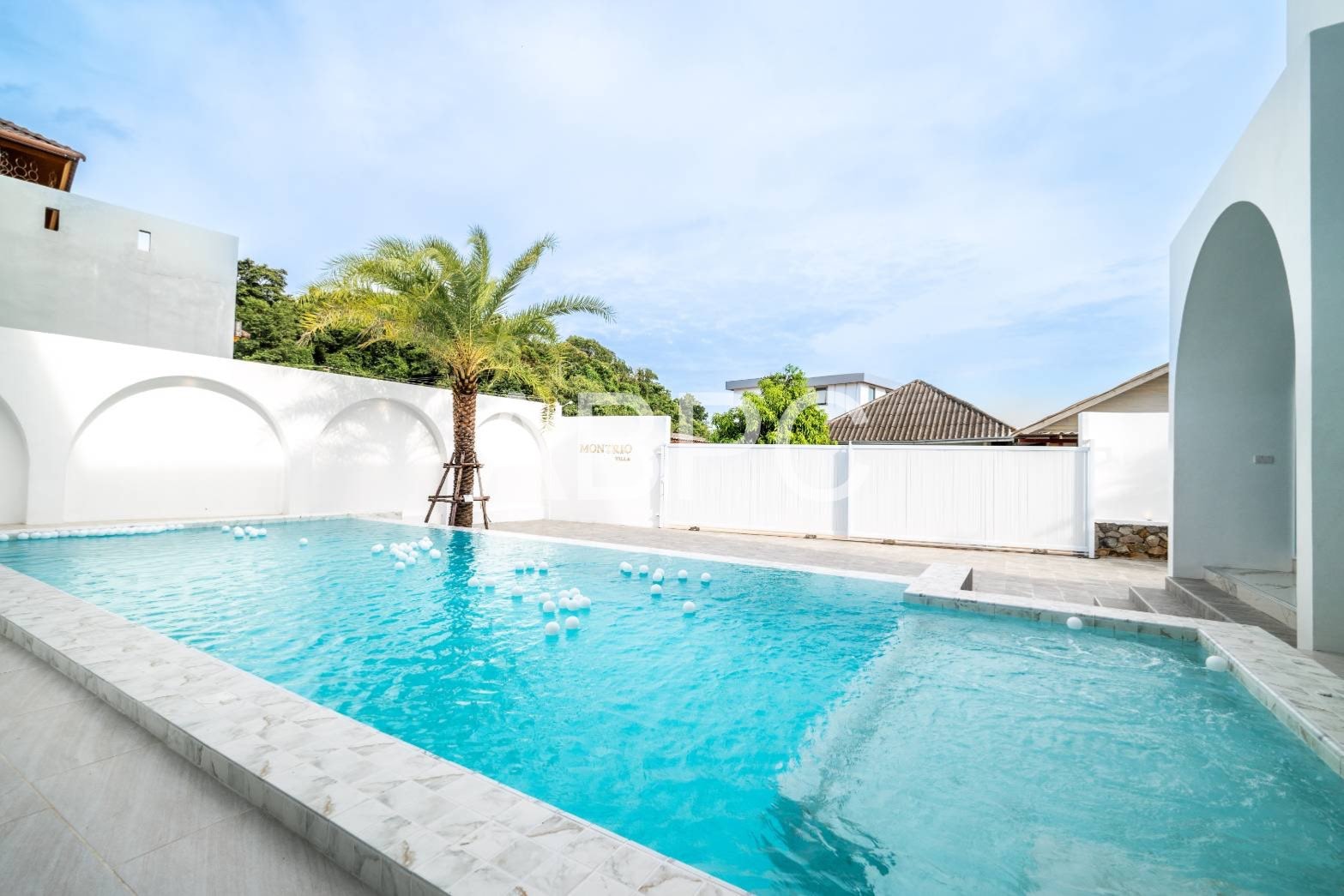 4 Bedrooms 5 Bathrooms in East Pattaya photo 8