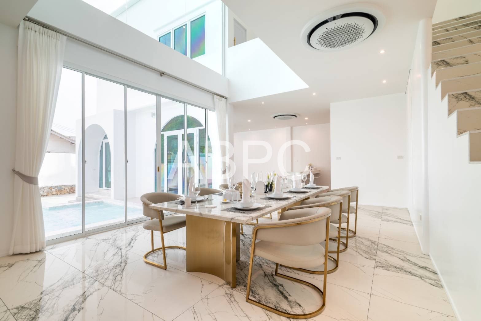 4 Bedrooms 5 Bathrooms in East Pattaya photo 5