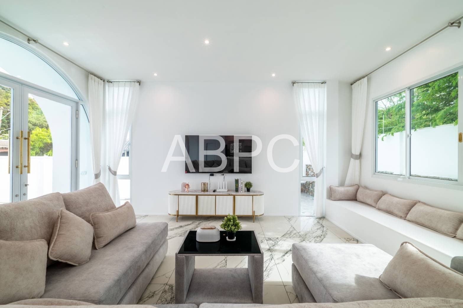 4 Bedrooms 5 Bathrooms in East Pattaya photo 14