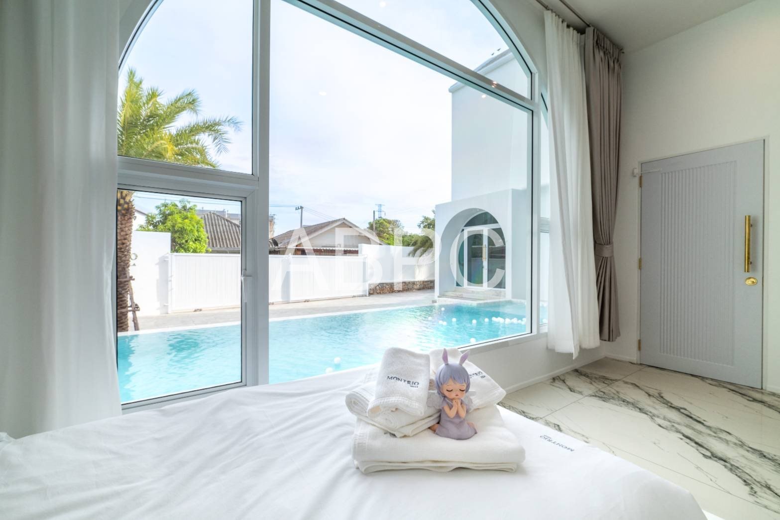 4 Bedrooms 5 Bathrooms in East Pattaya photo 7