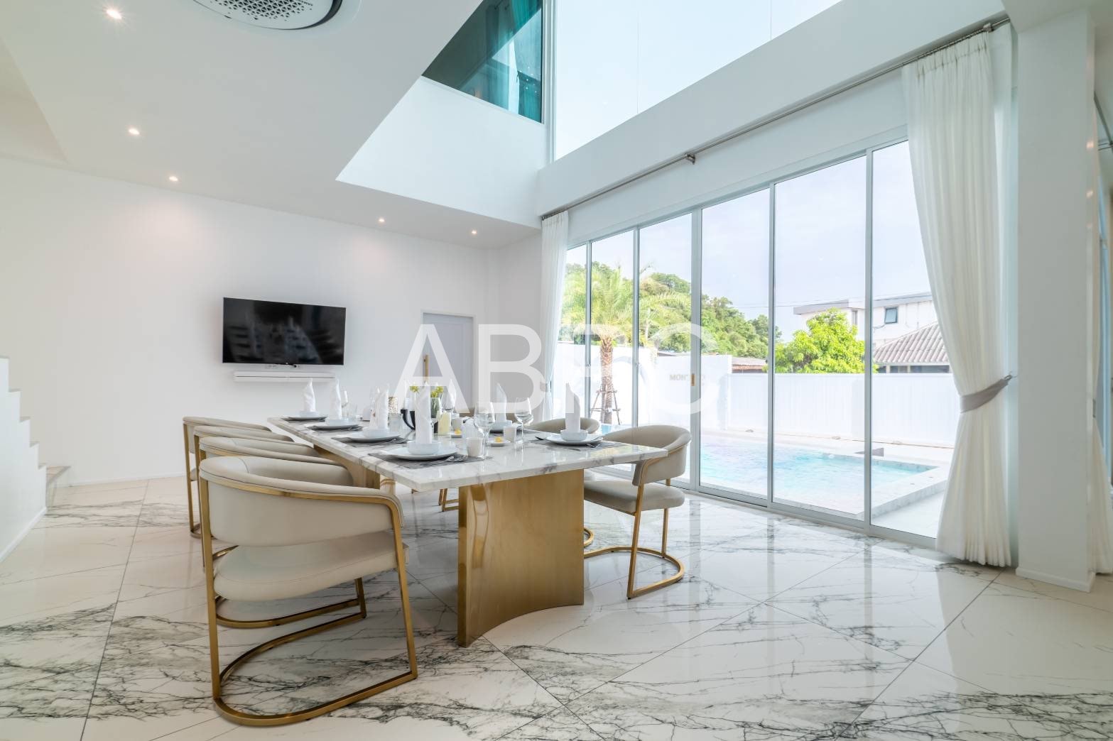 4 Bedrooms 5 Bathrooms in East Pattaya photo 10