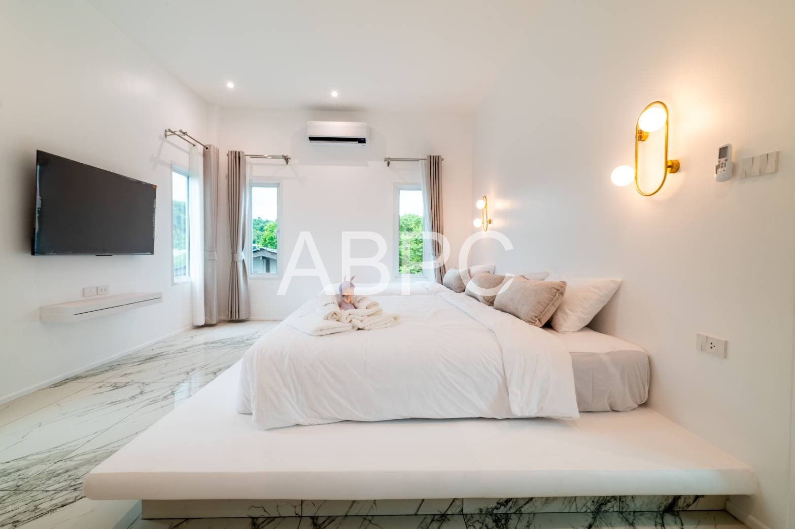 4 Bedrooms 5 Bathrooms in East Pattaya photo 4
