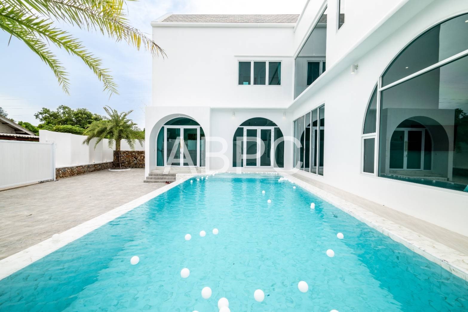 4 Bedrooms 5 Bathrooms in East Pattaya photo 6