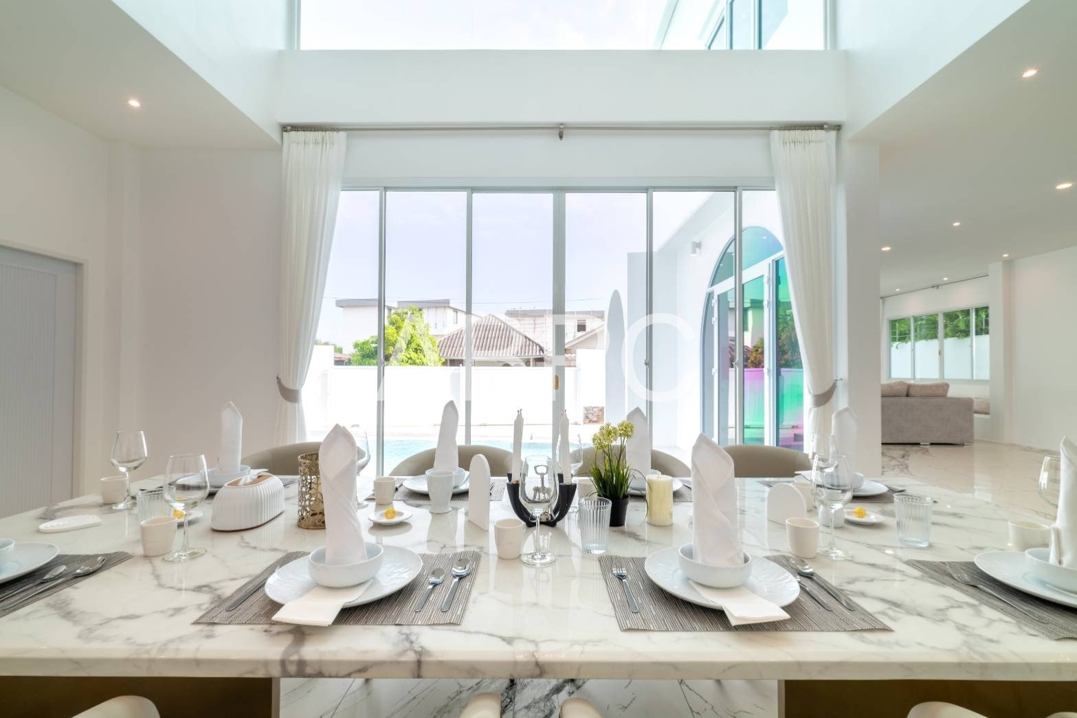 4 Bedrooms 5 Bathrooms in East Pattaya photo 9