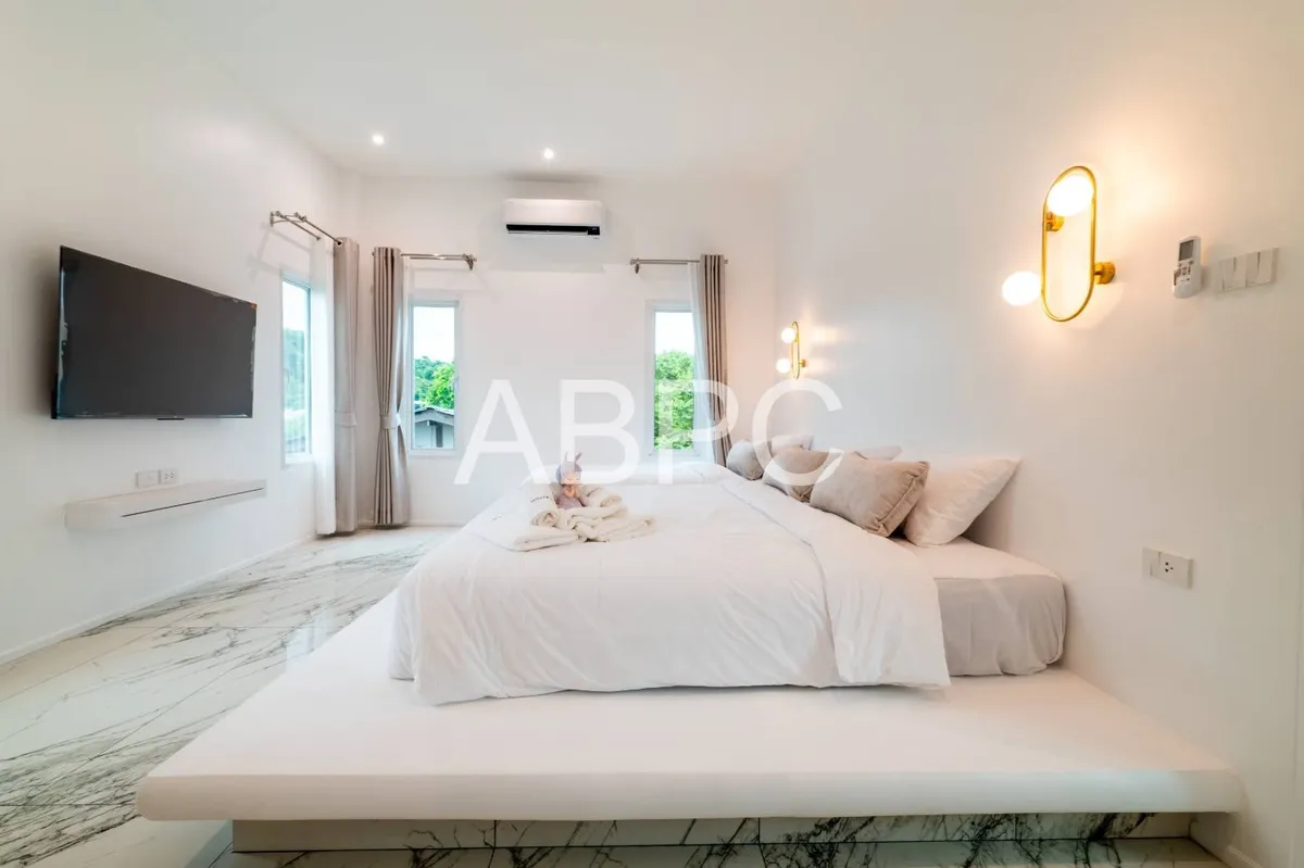4 Bedrooms 5 Bathrooms in East Pattaya photo 4