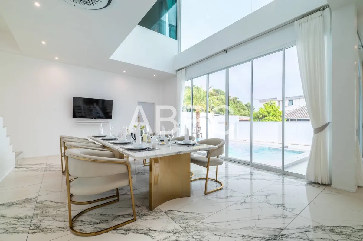 4 Bedrooms 5 Bathrooms in East Pattaya photo 10