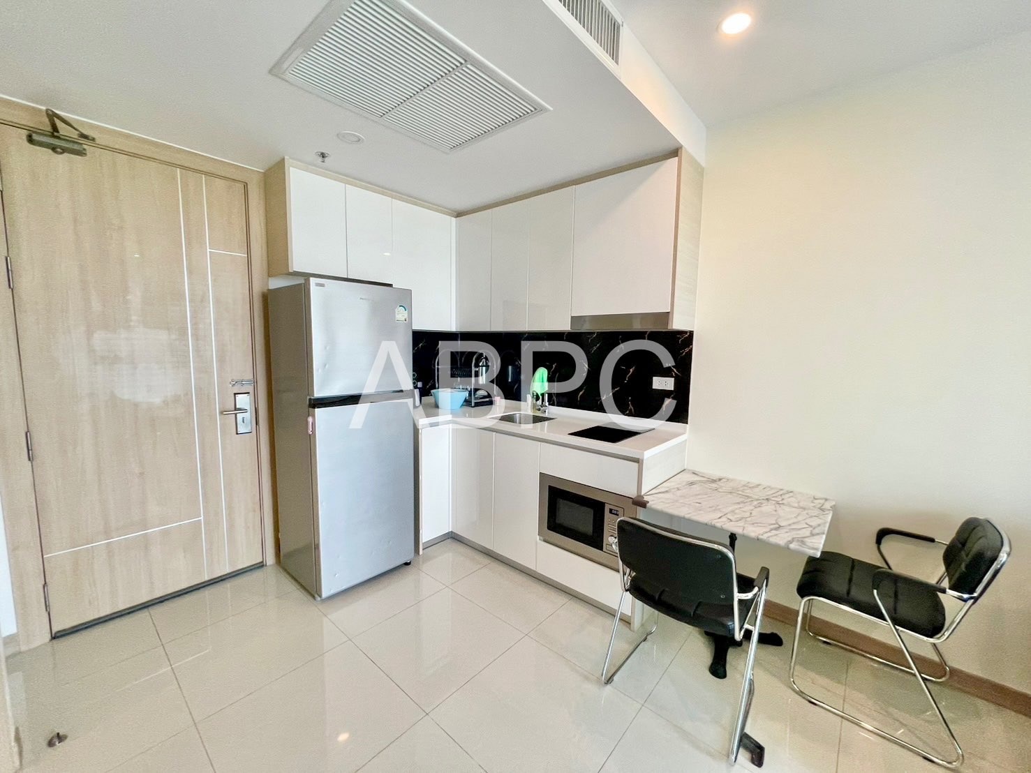 Riviera Jomtien 1 Bedroom Condo For Rent photo 3
