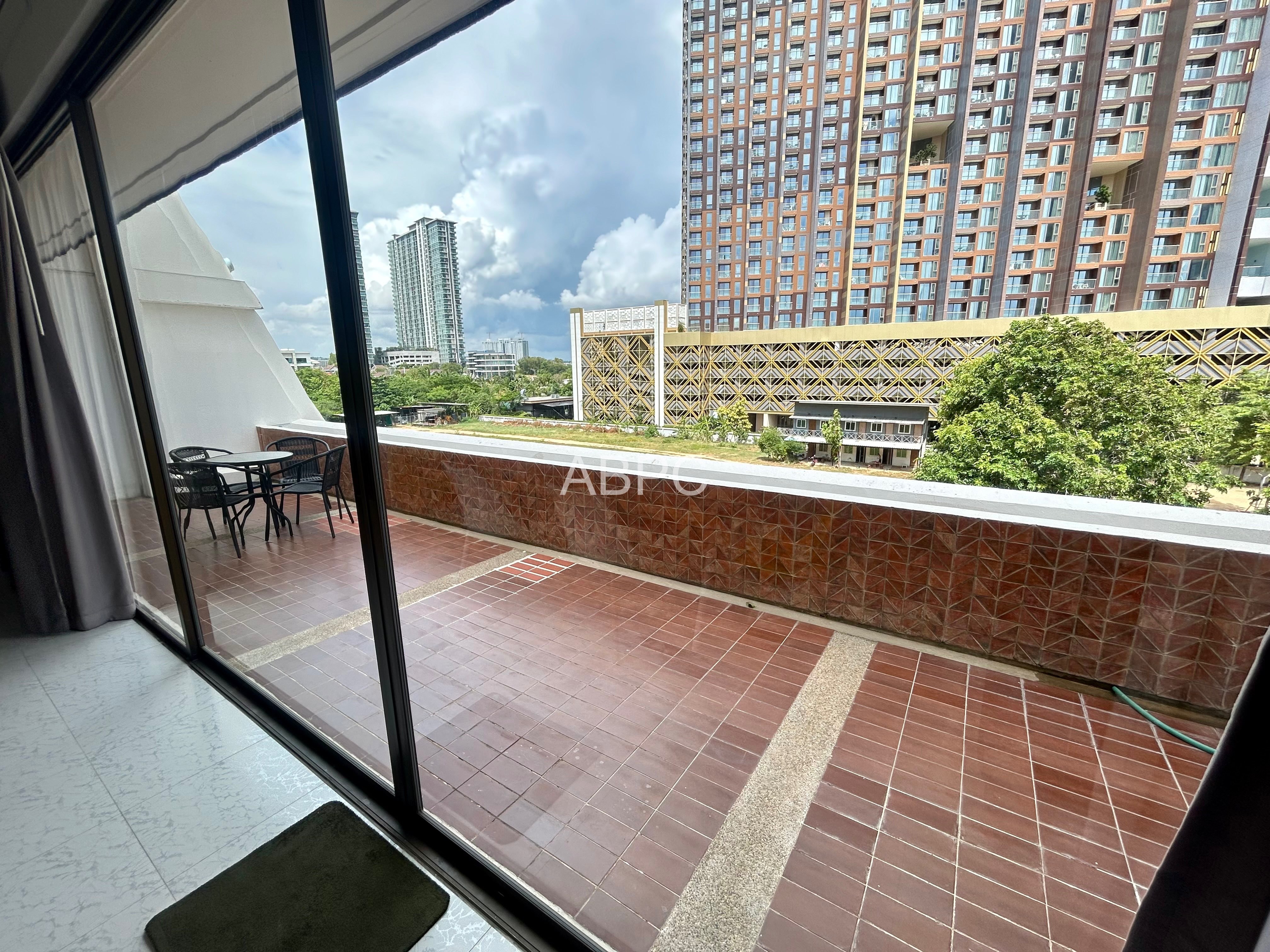 3 Bed near the beach in Jomtien photo 3