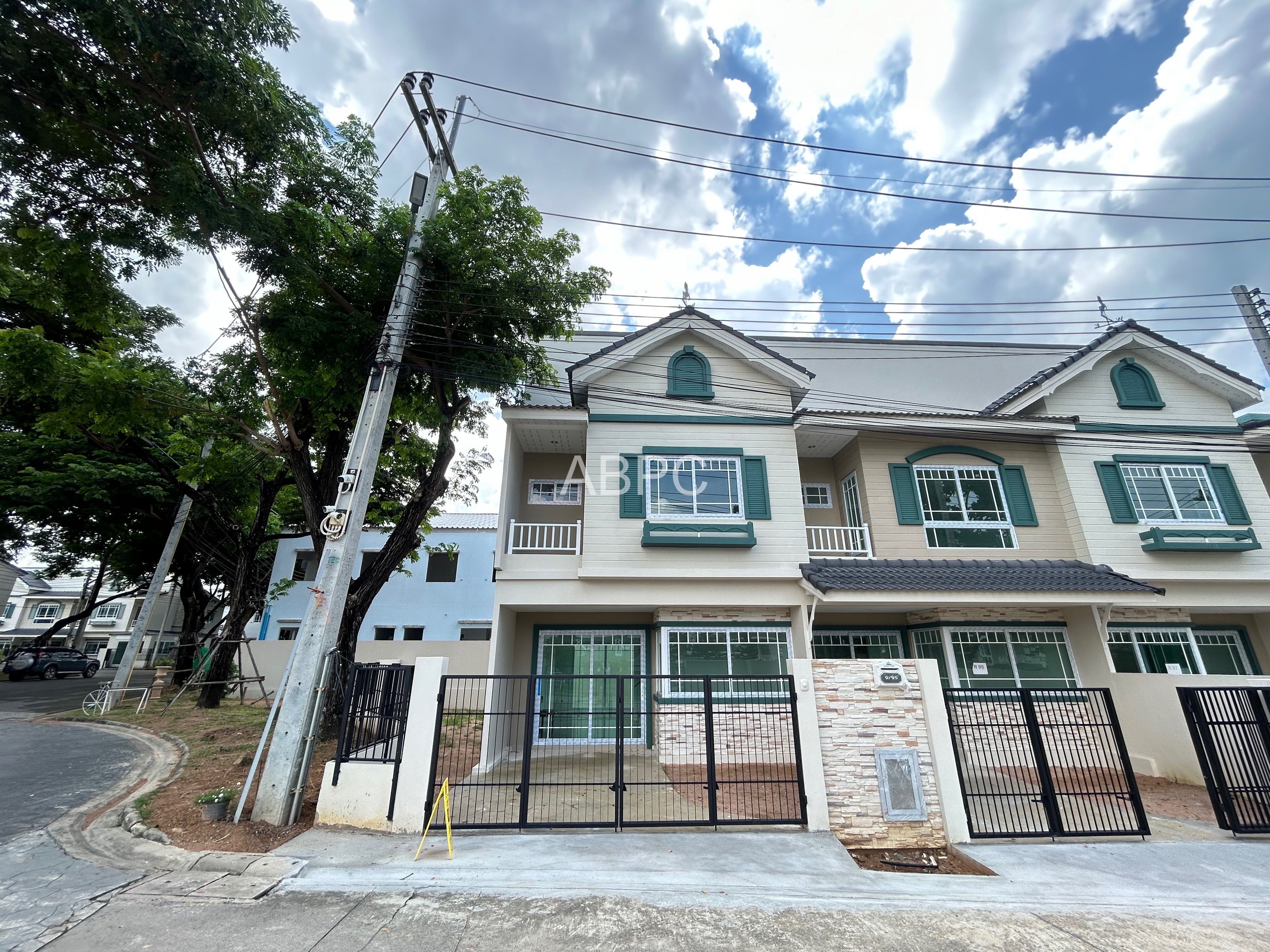 Natural Living 3 Bedrooms 3 Bathroom House For Sale in Huay yai photo 4