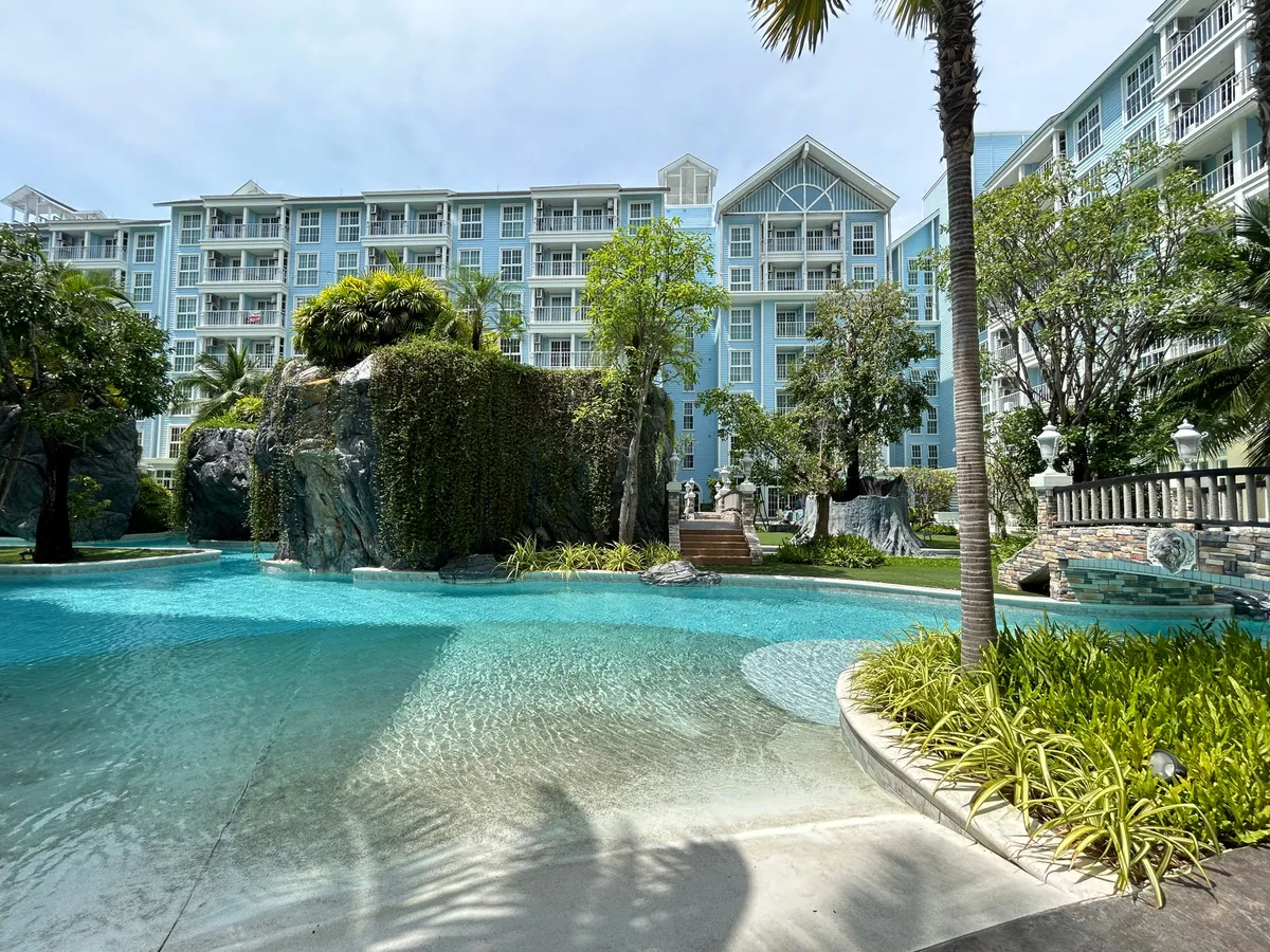 Beach Front Studio Condo For Rent photo 11
