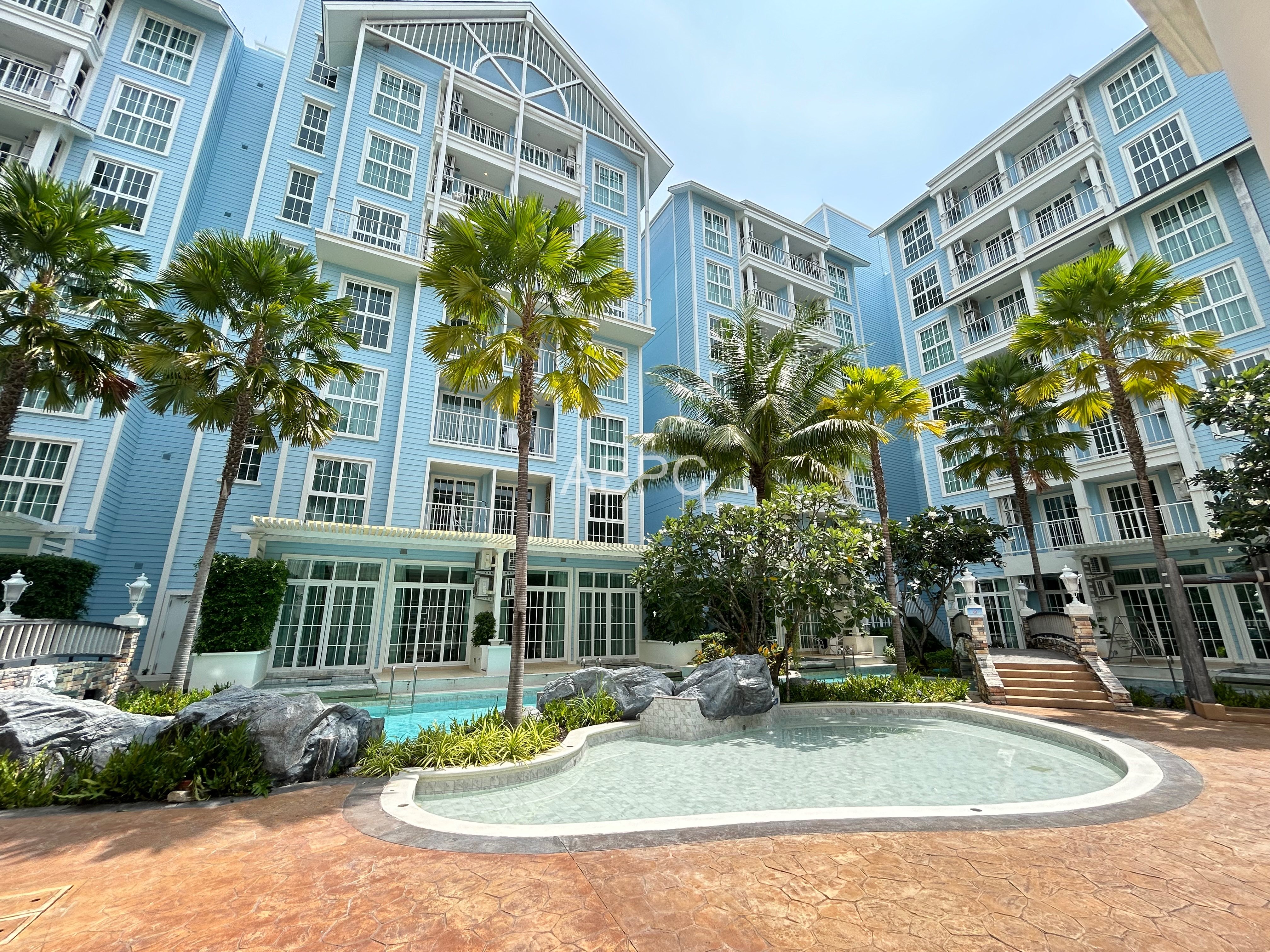 Beach Front Studio Condo For Rent photo 9