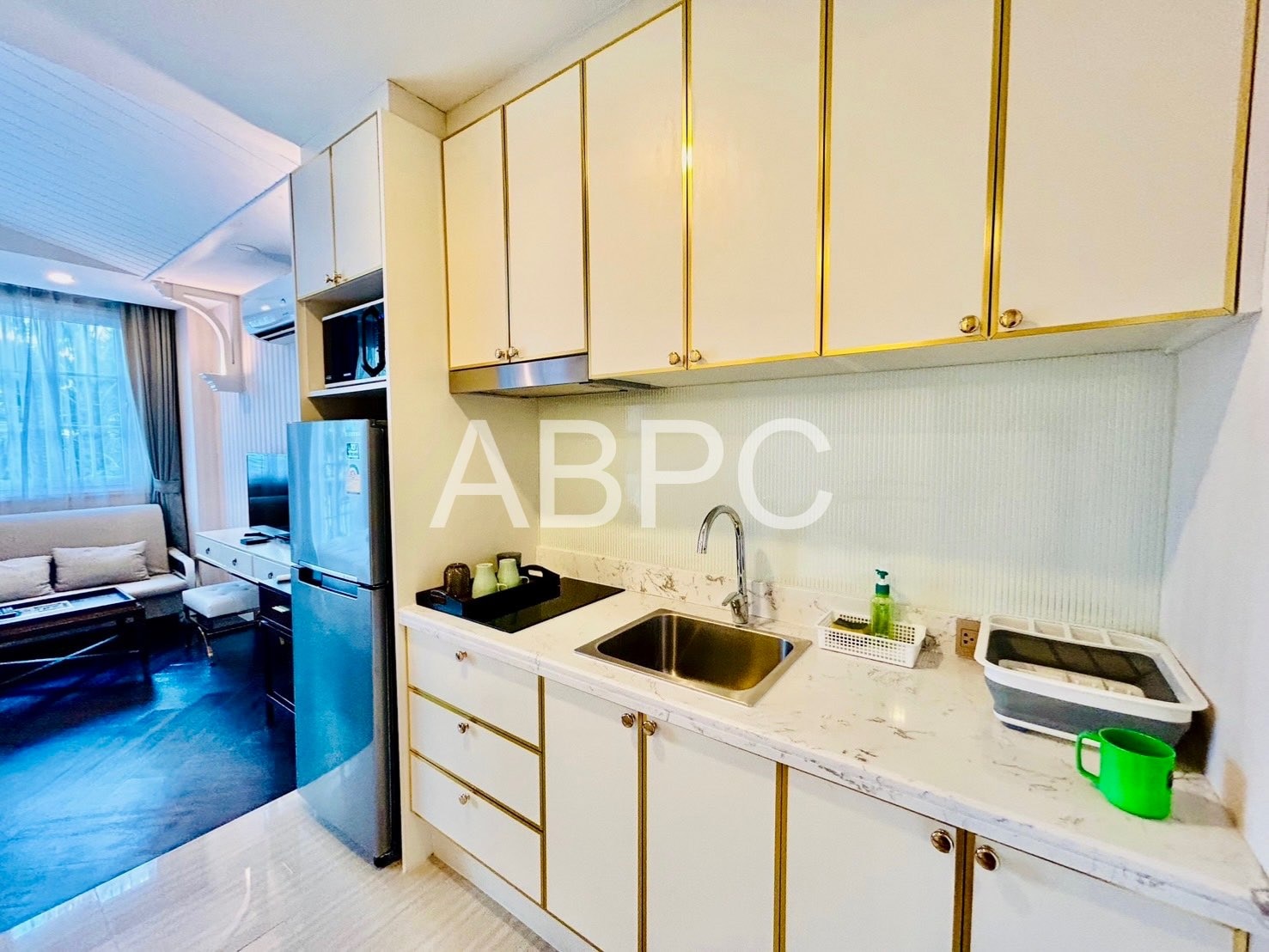 Beach Front Studio Condo For Rent photo 3
