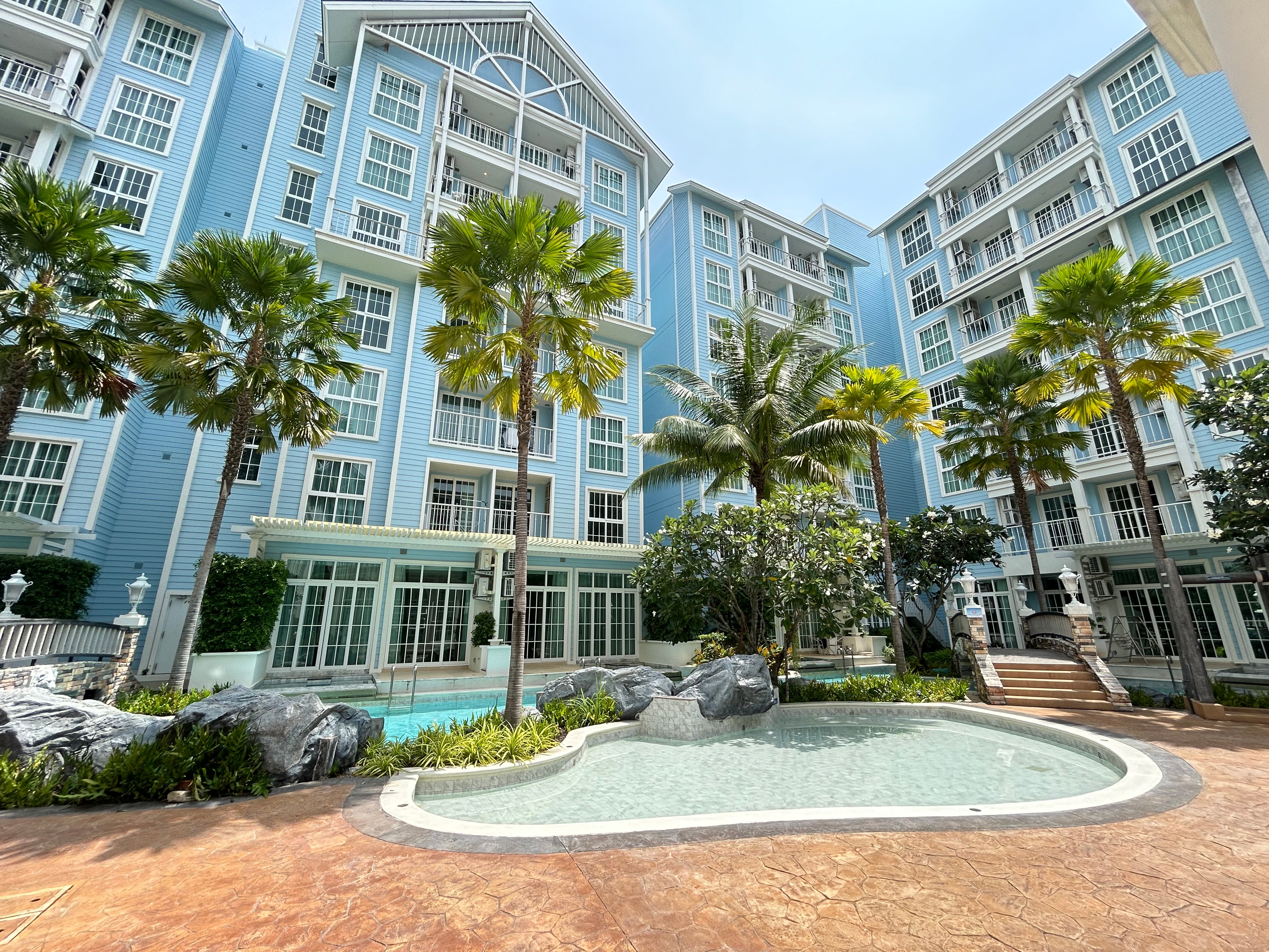 Beach Front Studio Condo For Rent photo 12