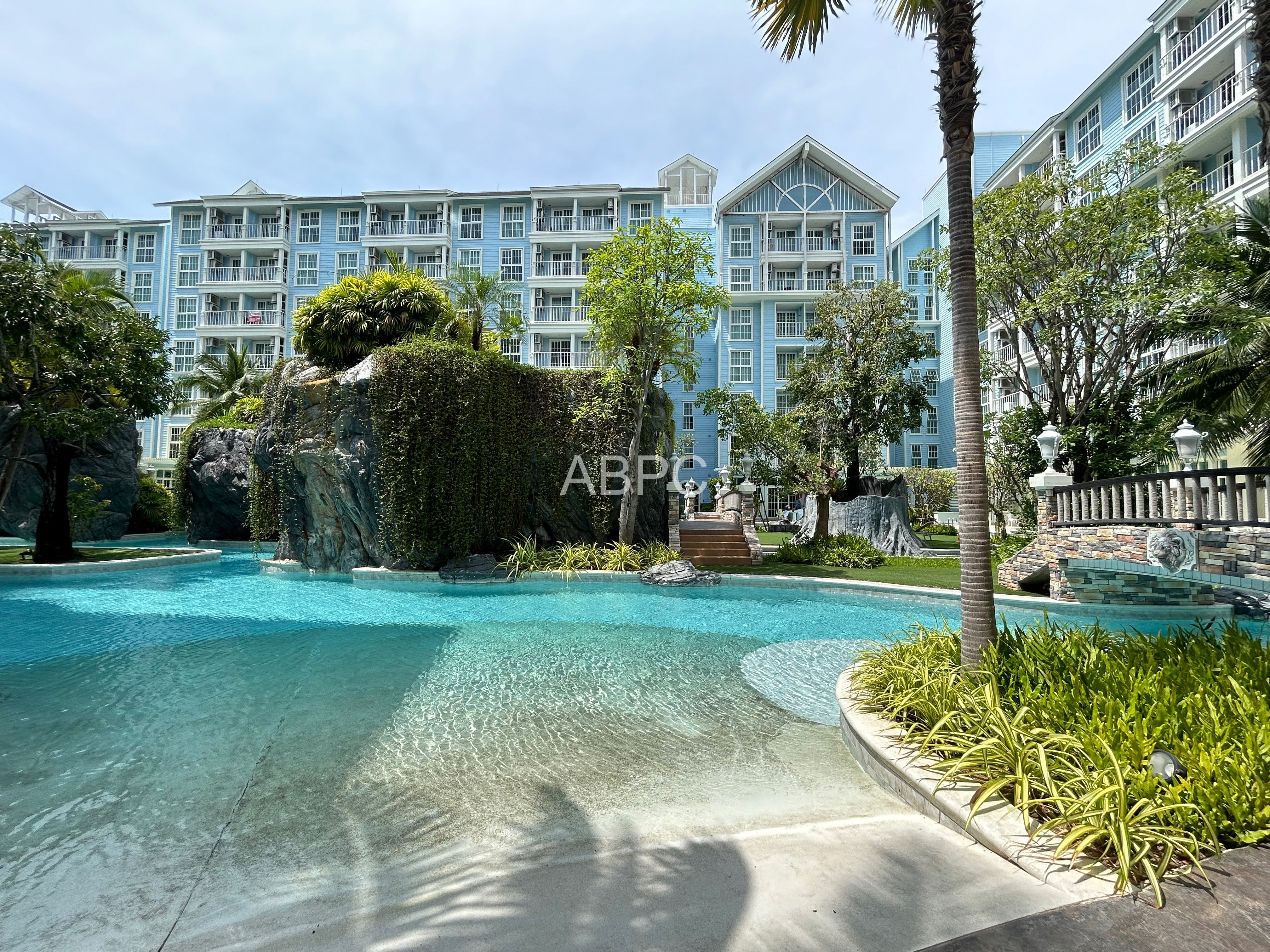 Beach Front Studio Condo For Rent photo 7