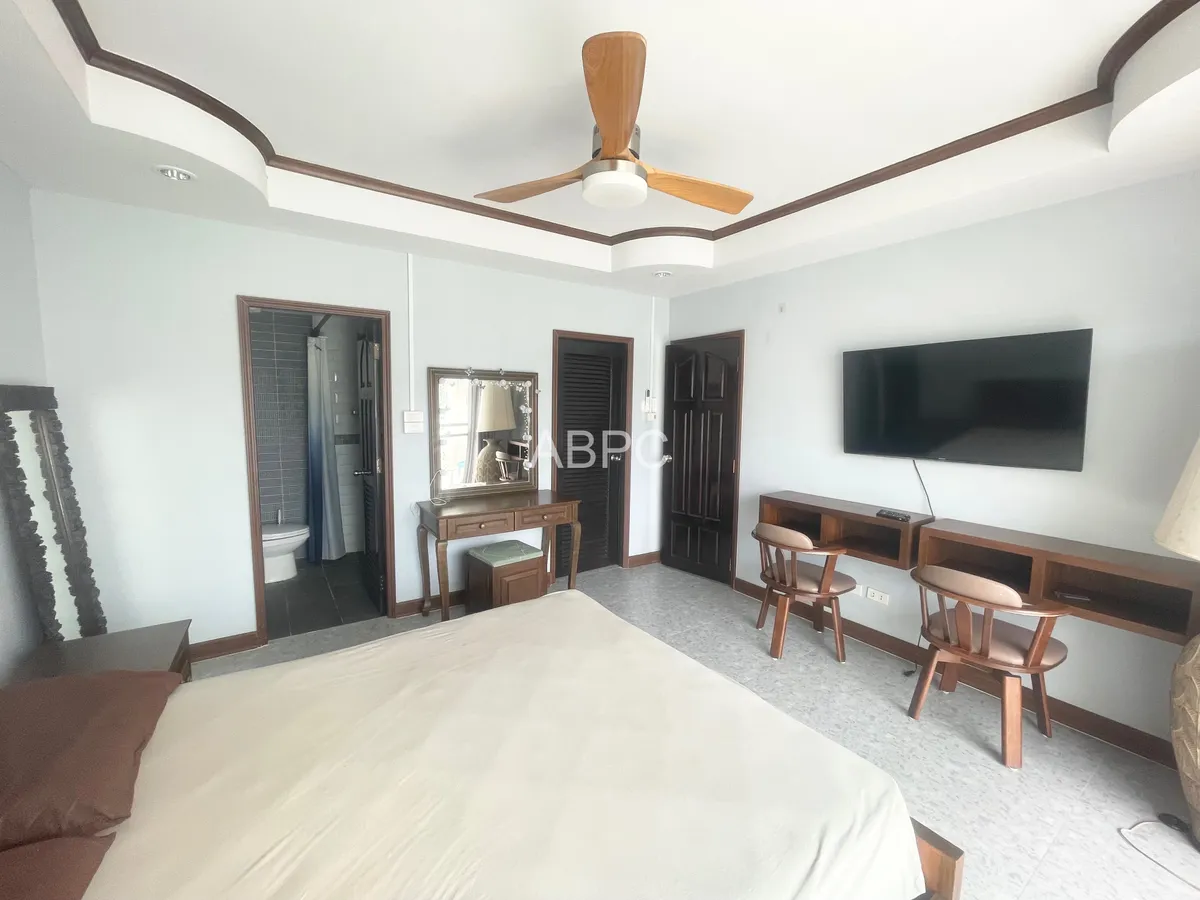 Large 1 Bed 1 Bath Condo In Jomtien photo 9